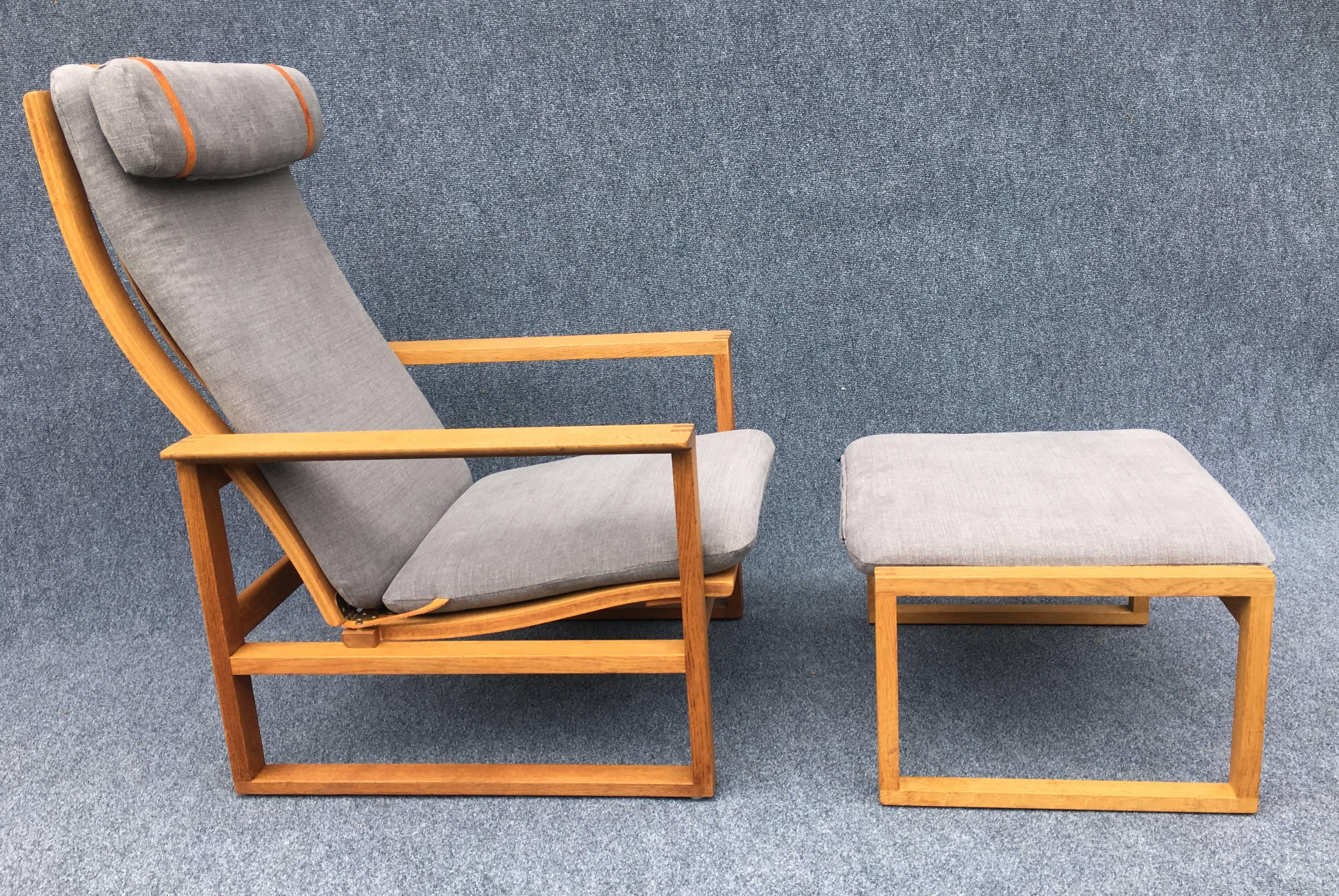 Mid-Century Modern Oak Sled Chair and Footstool by Borge Mogensen for Fredericia Stolefabrik