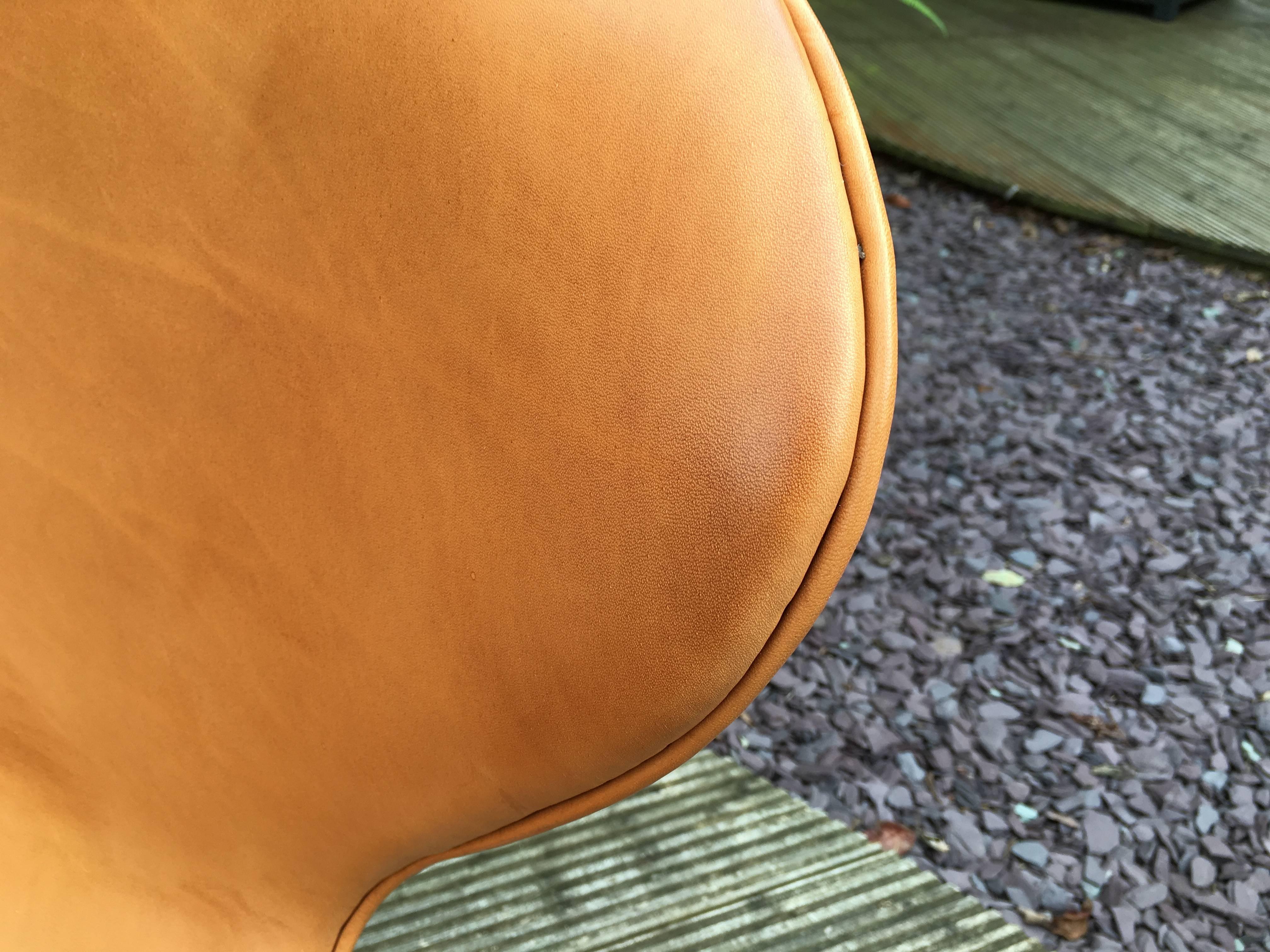 Mid-Century Modern Pale Cognac Leather Swan Sofa by Arne Jacobsen for Fritz Hansen