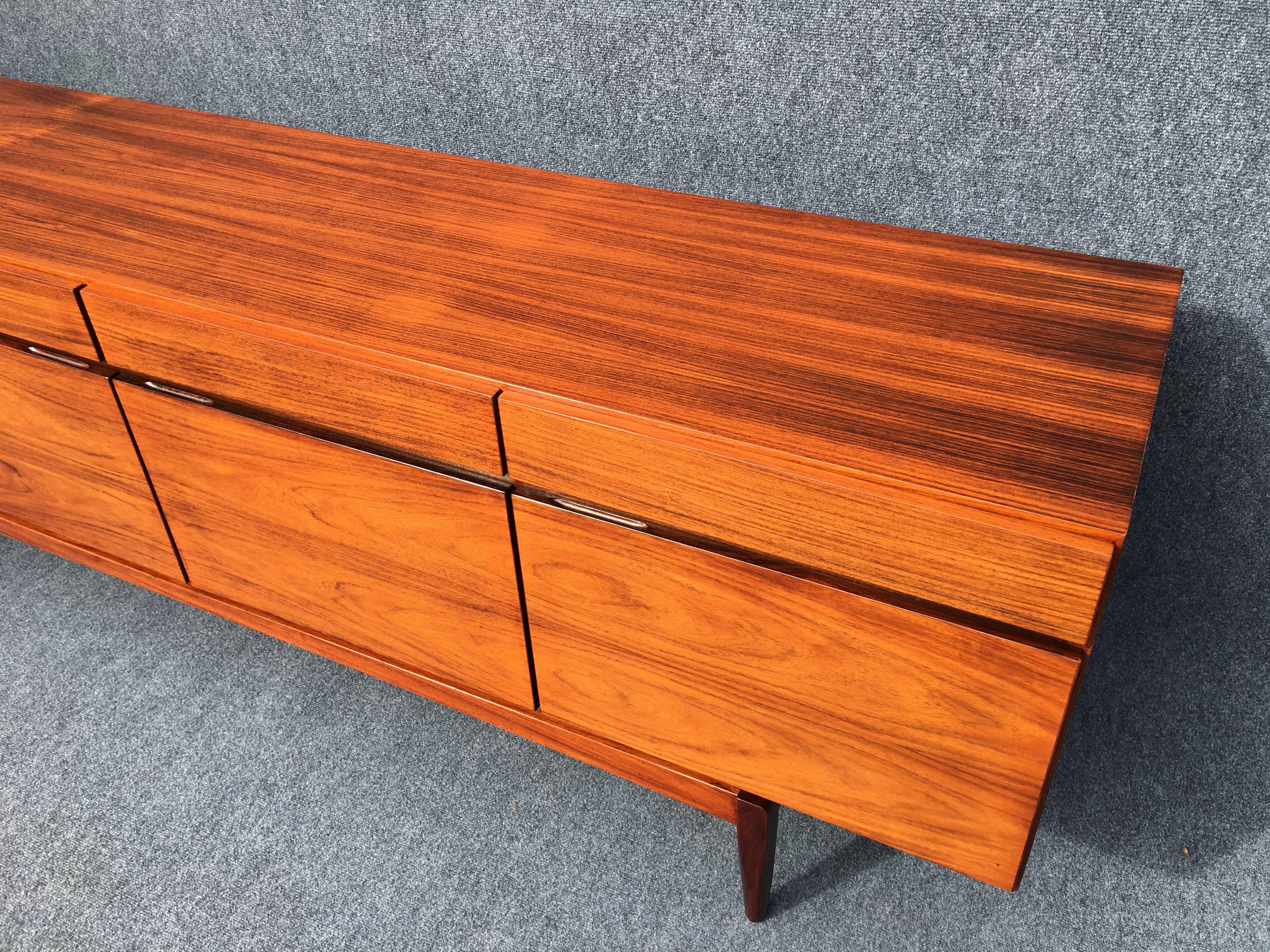 Long Rosewood 'FA-66' Sideboard by Ib Kofod-Larsen for Faarup Møbelfabrik In Excellent Condition In Little Burstead, Essex