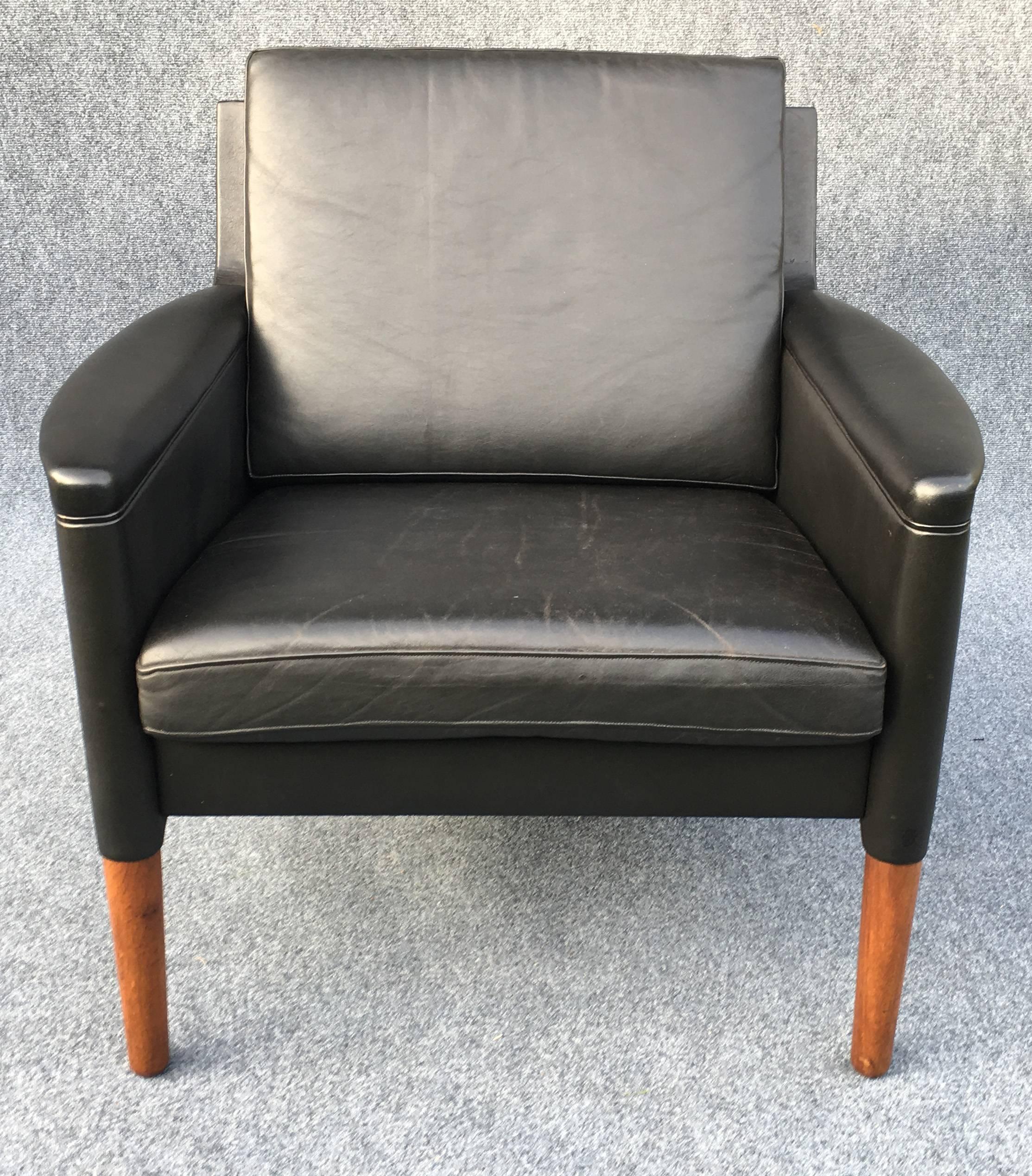 A very nice original example of the lower back version from the well-known Danish designer Kurt Ostervig, in original leather with nice patina.