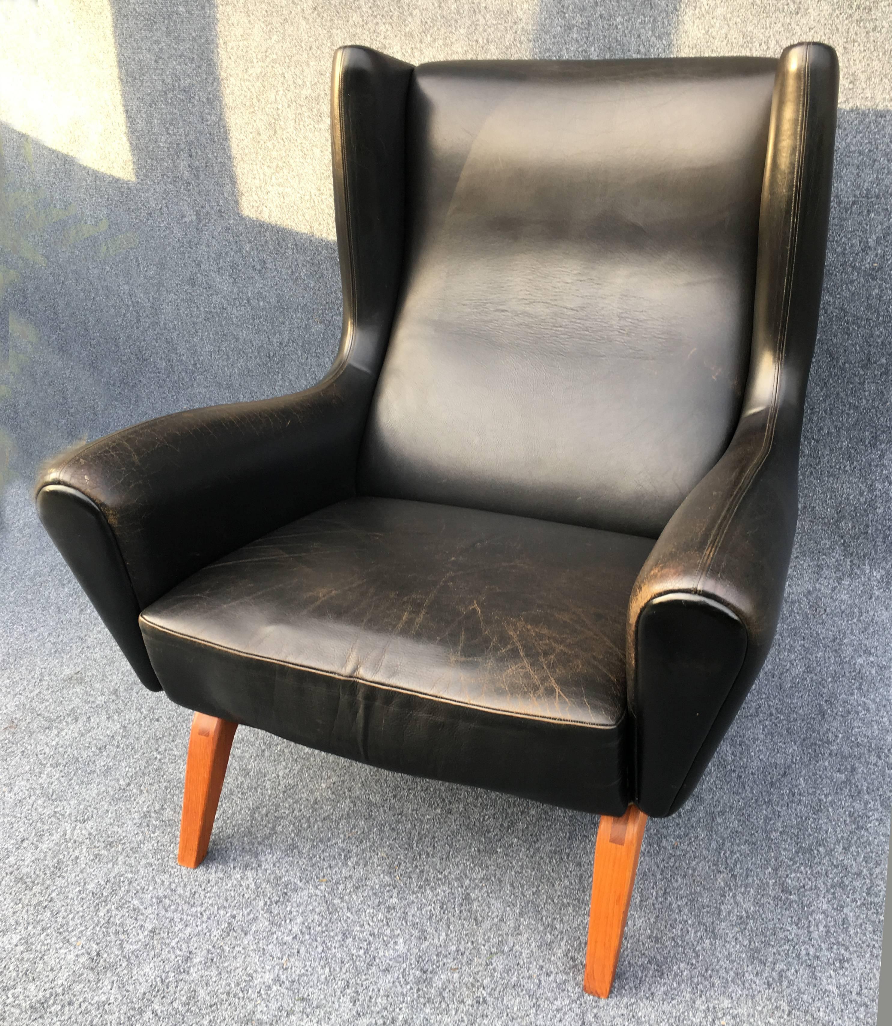 Mid-20th Century Illum Wikkelso Black Leather and Teak, Model 110 Lounge Chair