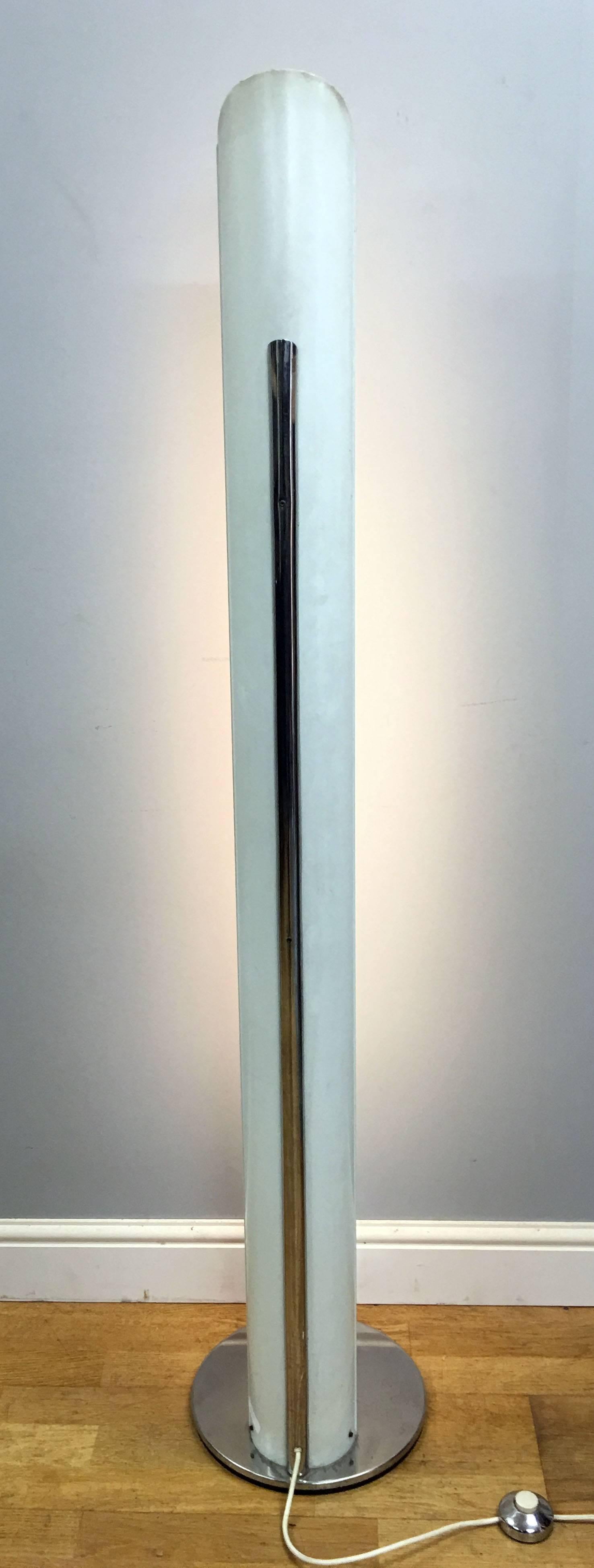 Italian Fantastic 'TOTEM' Floor Lamp by Enrico Tronconi in Chrome and White Metal 