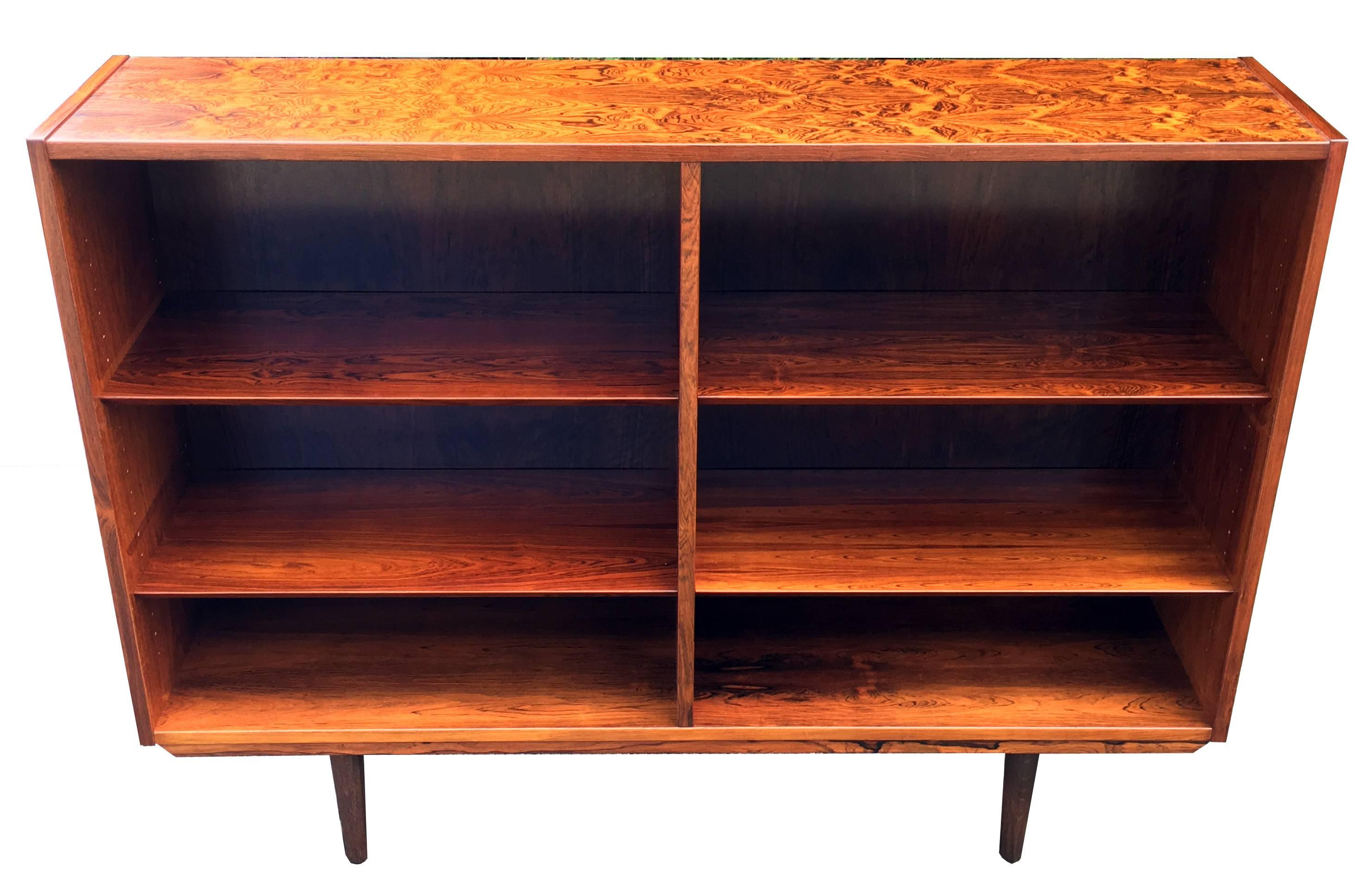 A very nice example of Scandinavian Modern design, this open bookcase has particularly finely marked veneers, and bears all the hallmarks of Poul Hundevad, All shelves can be moved in seconds to any of the predrilled positions as you can see in the