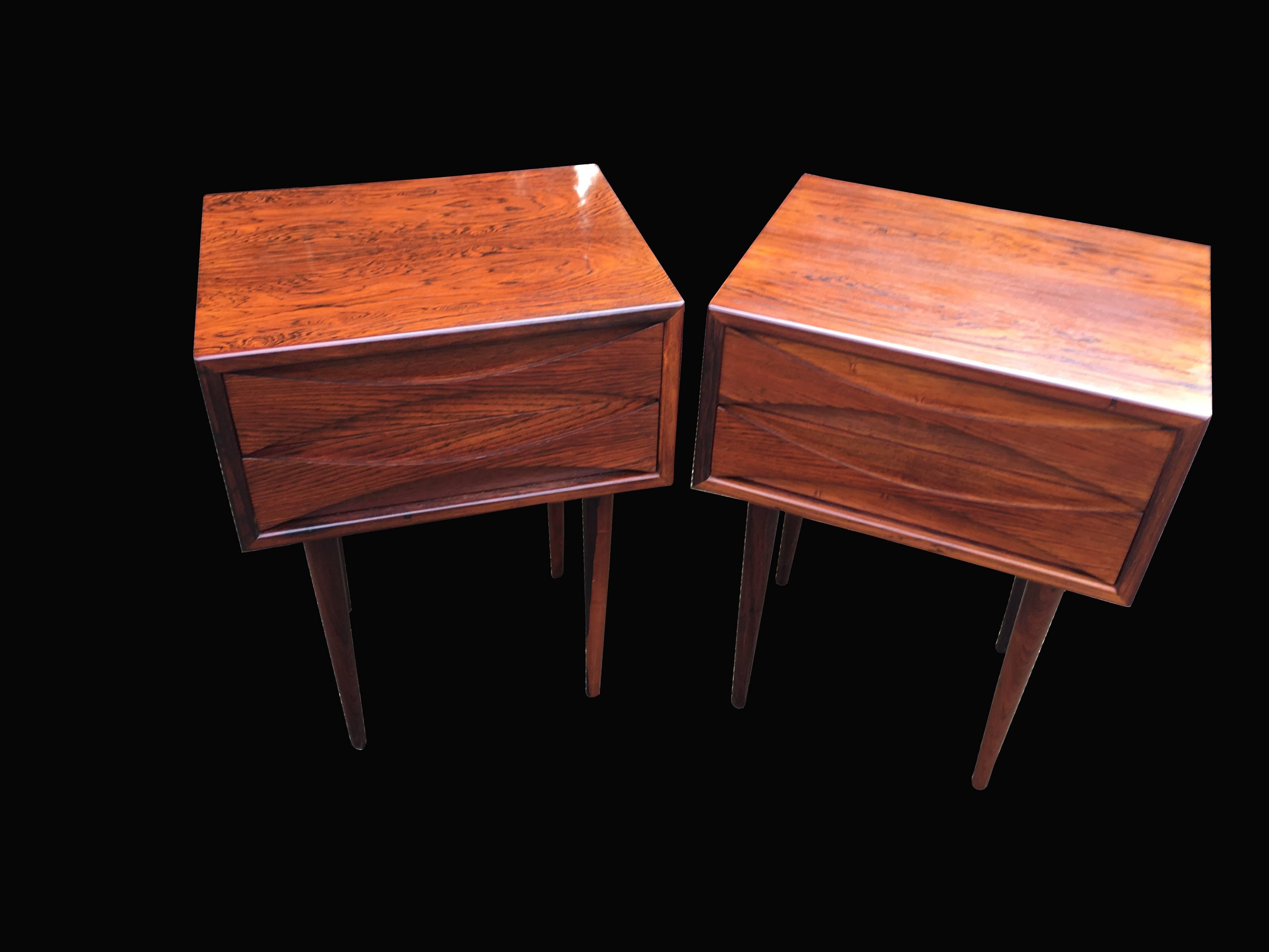 A very nice original pair of midcentury two-drawer bedside tables or nightstands by the great Danish designer Arne Vodder for NC Mobler, Odense.


 