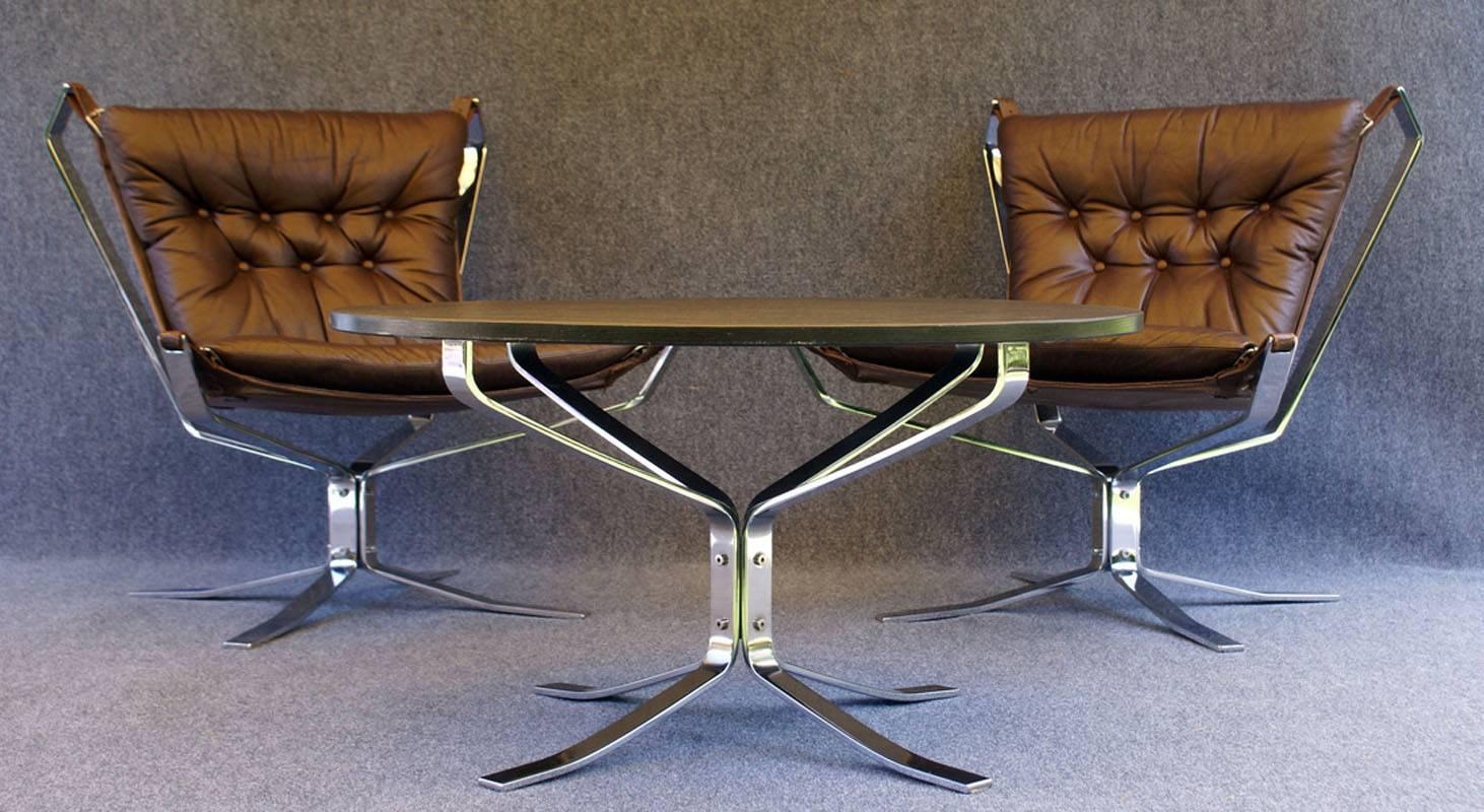 20th Century Pair of Leather and Chrome Falcon Chairs and Coffee Table by Sigurd Ressell