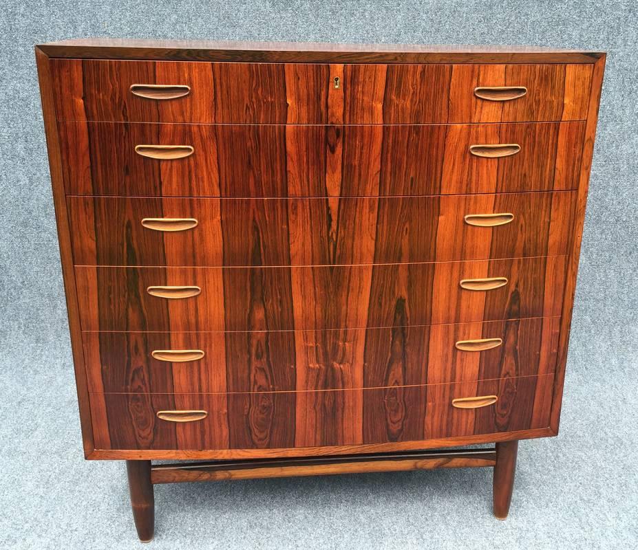 Danish Bow Fronted Rosewood Chest of Drawers In Excellent Condition In Little Burstead, Essex