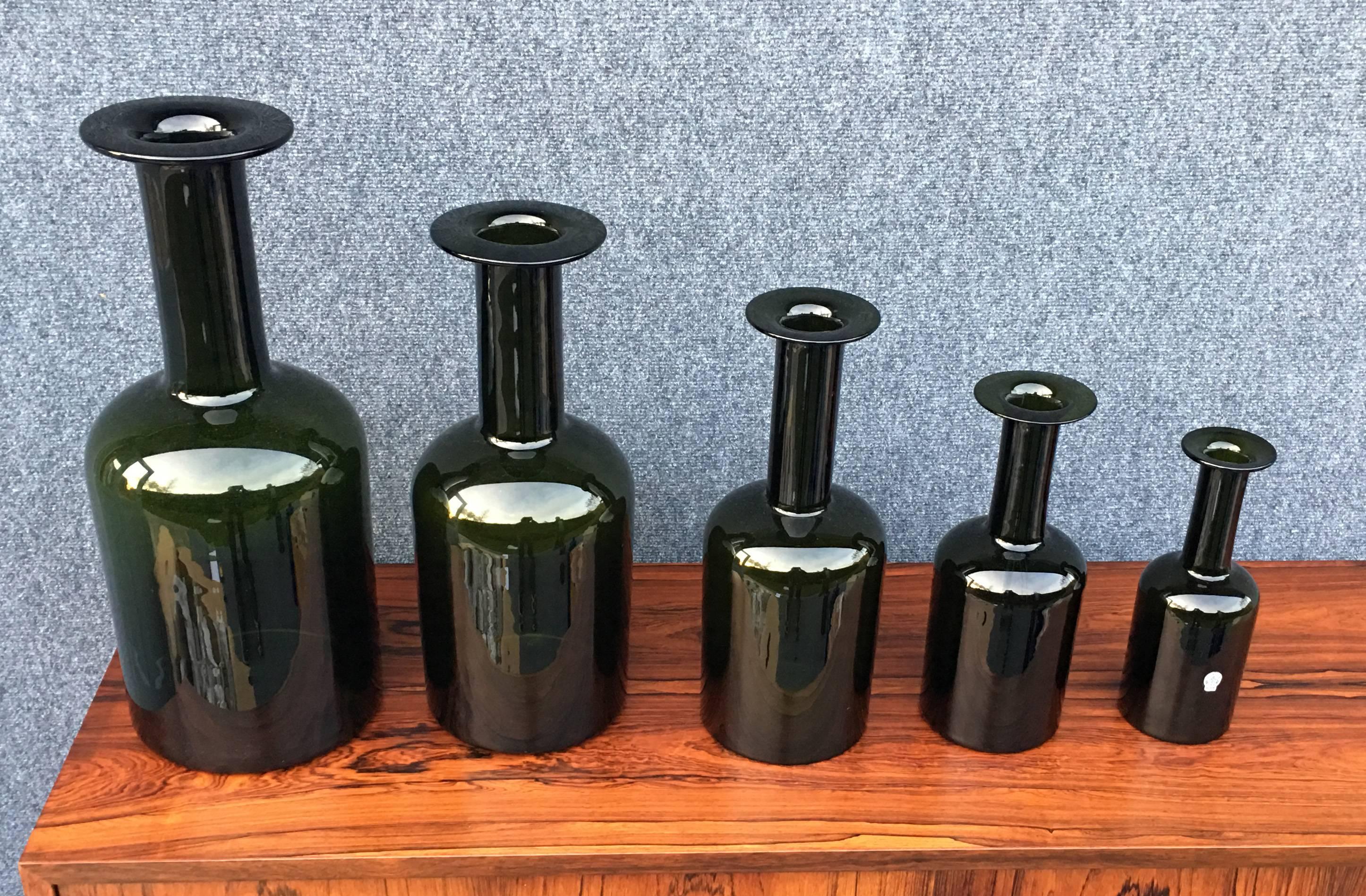 A perfect set of graduated 'Gulvase by Otto Brauer for famous Danish manufacturers Holmegaard, all in perfect condition, one still with original label.
Sizes from largest to smallest.

The sizes from large to small are:
50 cm high x 20 cm