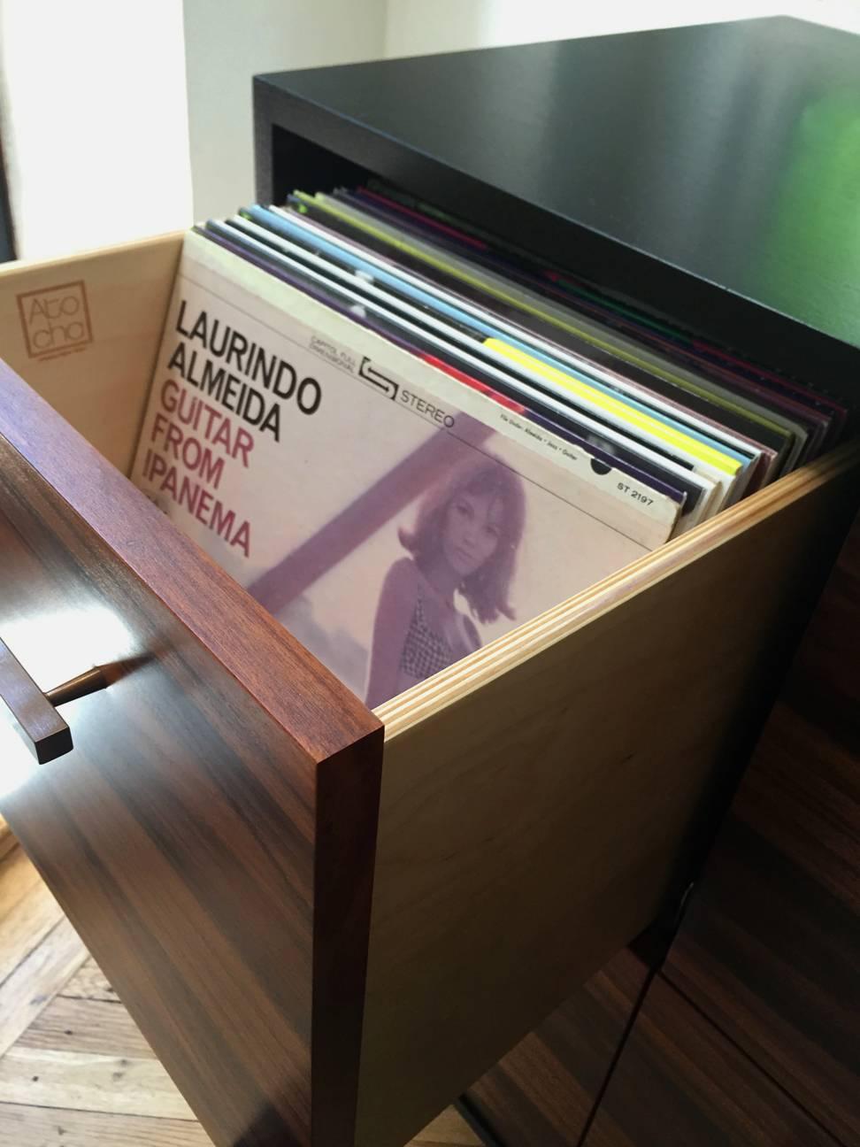 Record-Schrank für Vinyl LPs von Atocha Design, sechs LP-Schubladen (amerikanisch) im Angebot