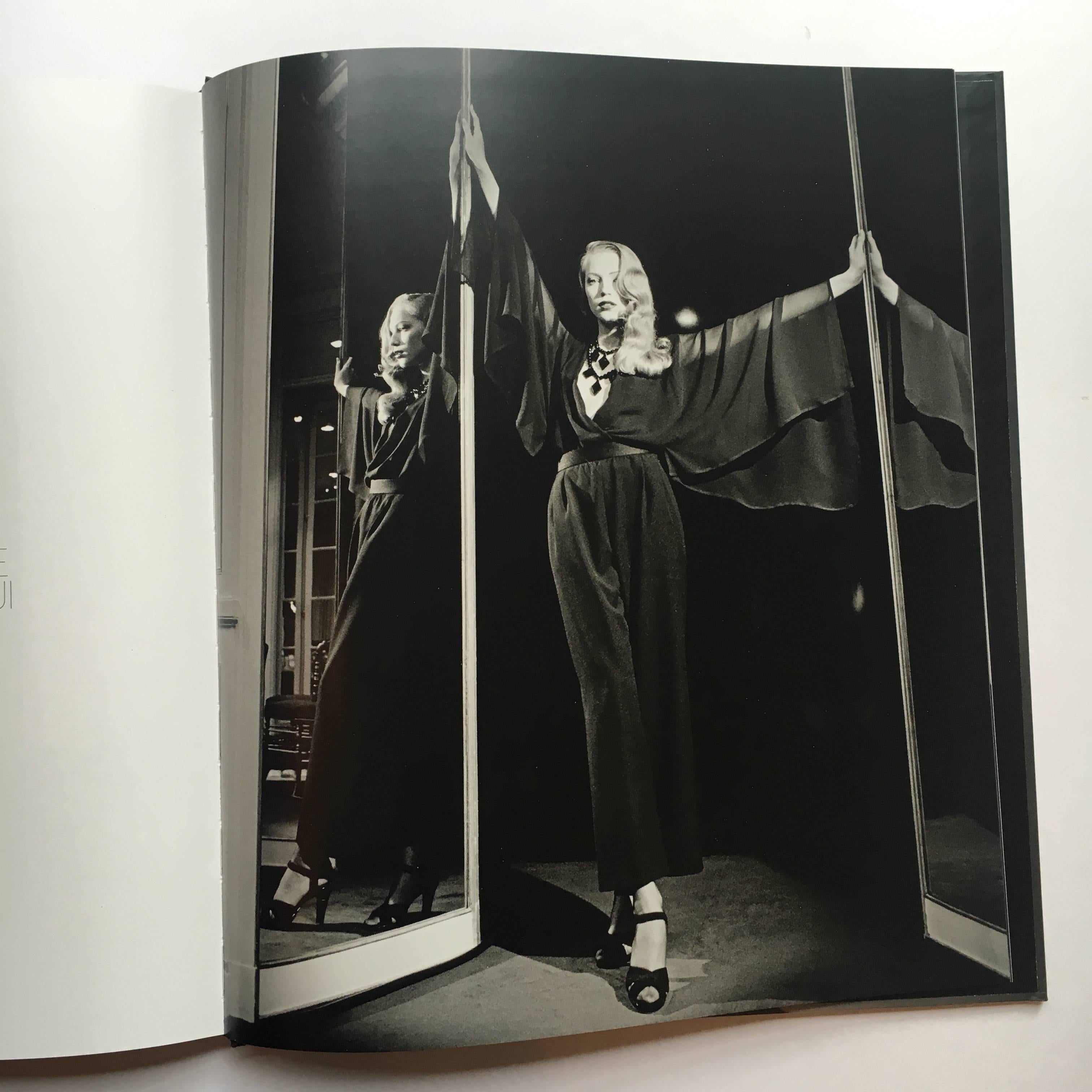 XXIe siècle et contemporain Yves Saint Laurent Mis Nu Jeanloup Sieff 1ère édition en étui en Perspex
