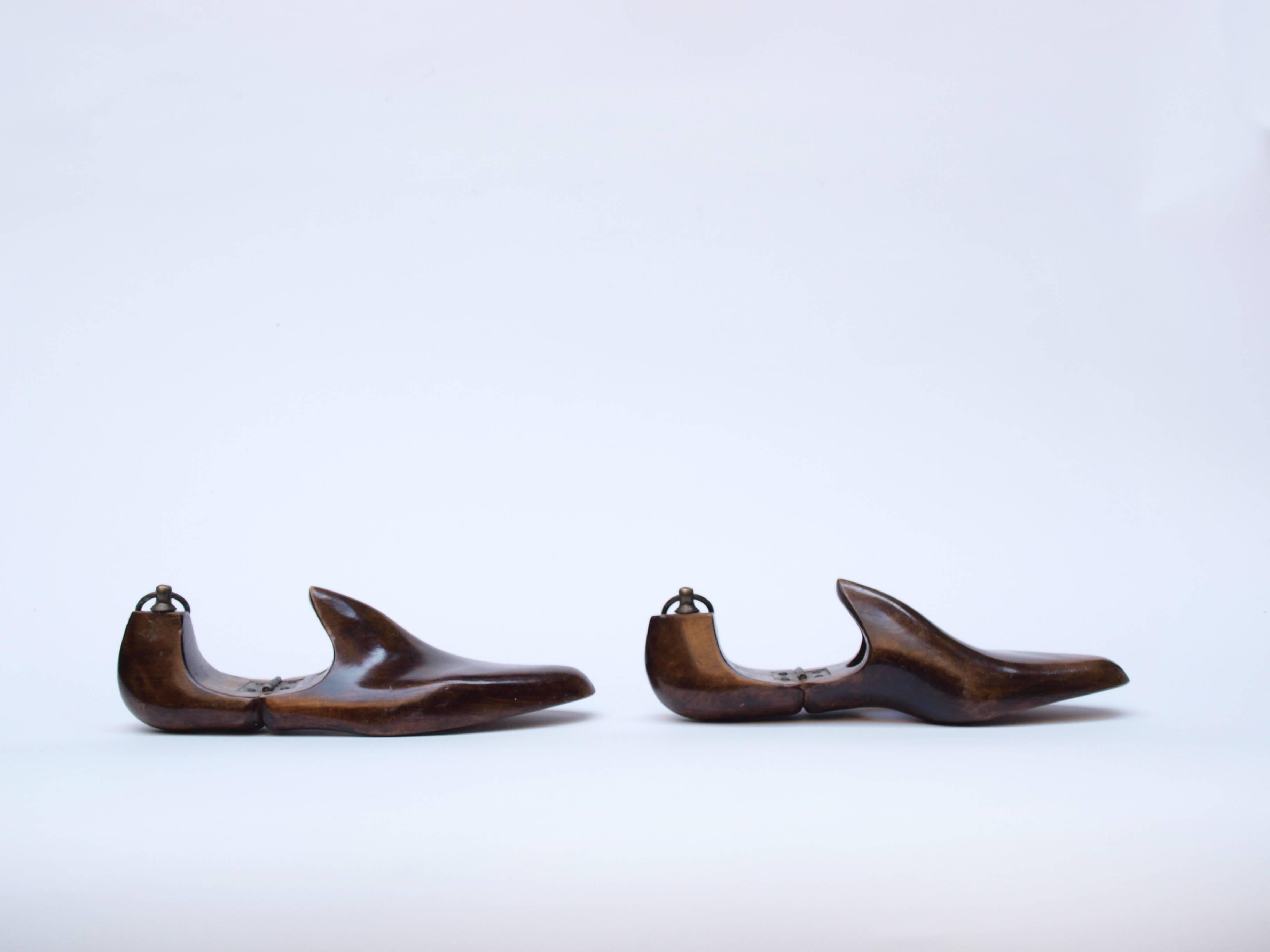 A pair of shoe trees from the 1930s in excellent condition and highly decorative.