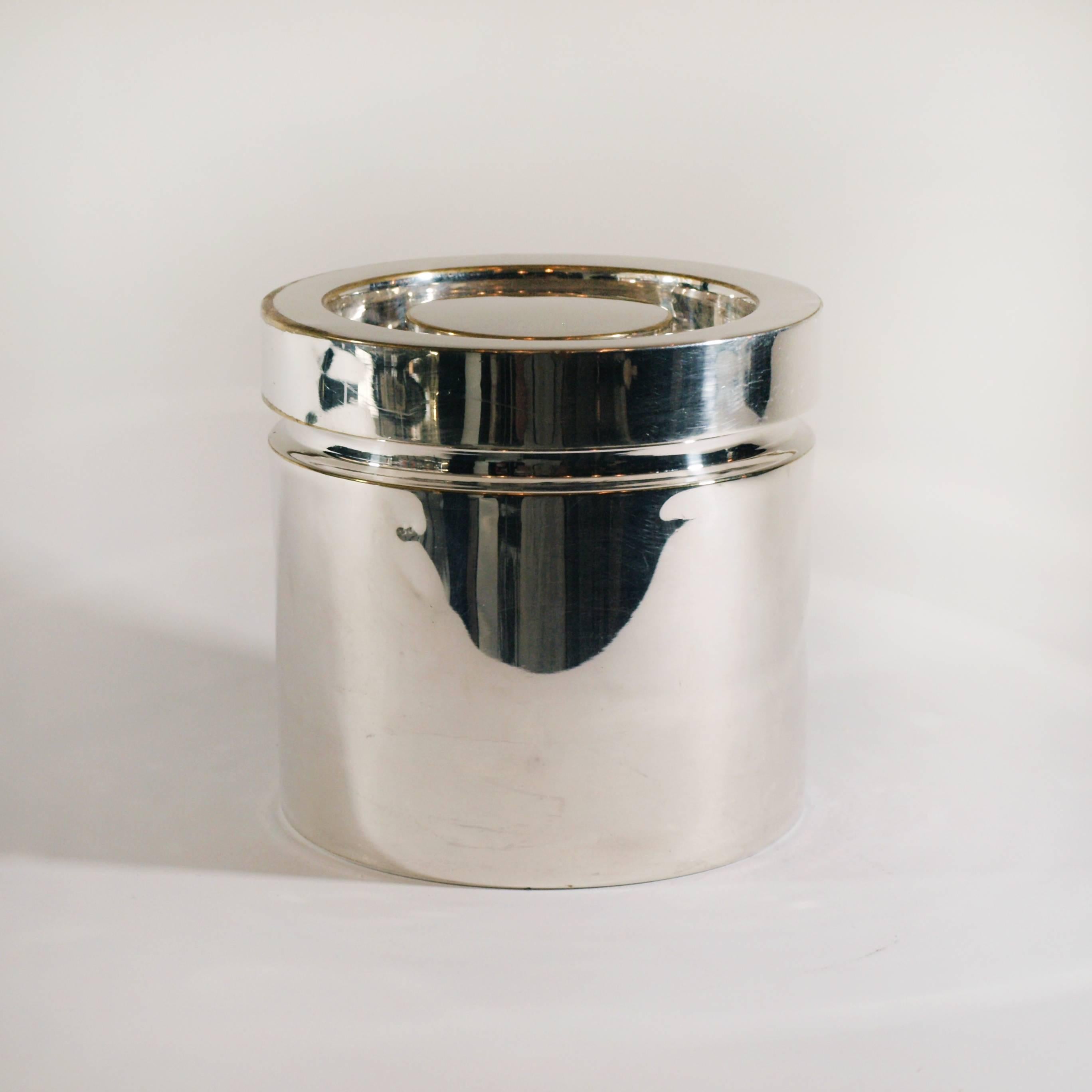 A silver plated ice bucket with lid designed by Gio Ponti for Sabattini of Italy. Copper and glass lined interior. Stamped Sabattini, made in Italy to underside.
Measures: H 16cm W.
Italian, circa 1975.
       