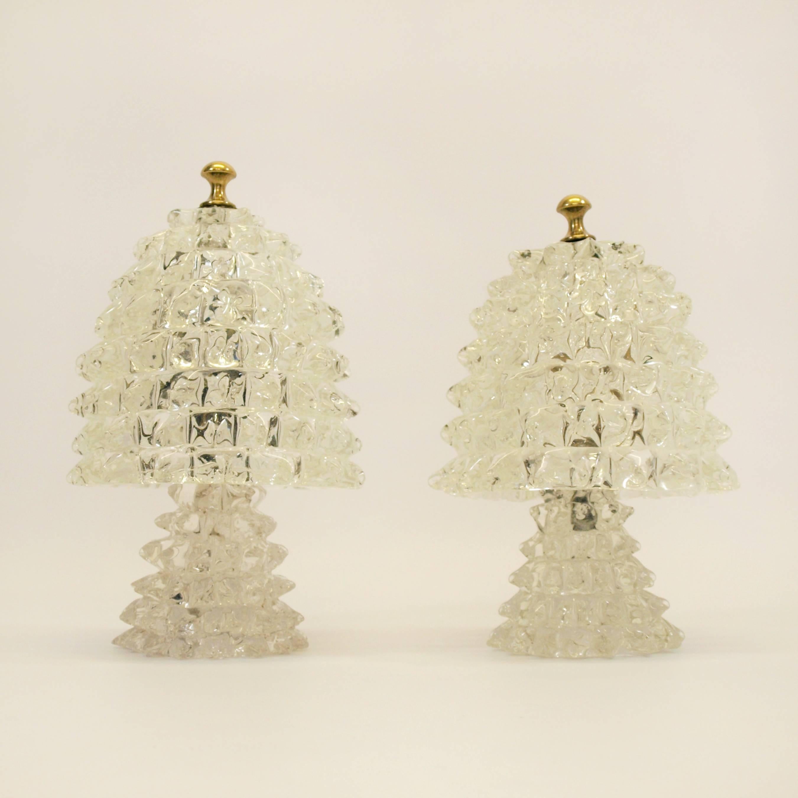 A very elegant pair of table lamps designed by Barovier and Toso from the 1940s in rostrato Murano glass.