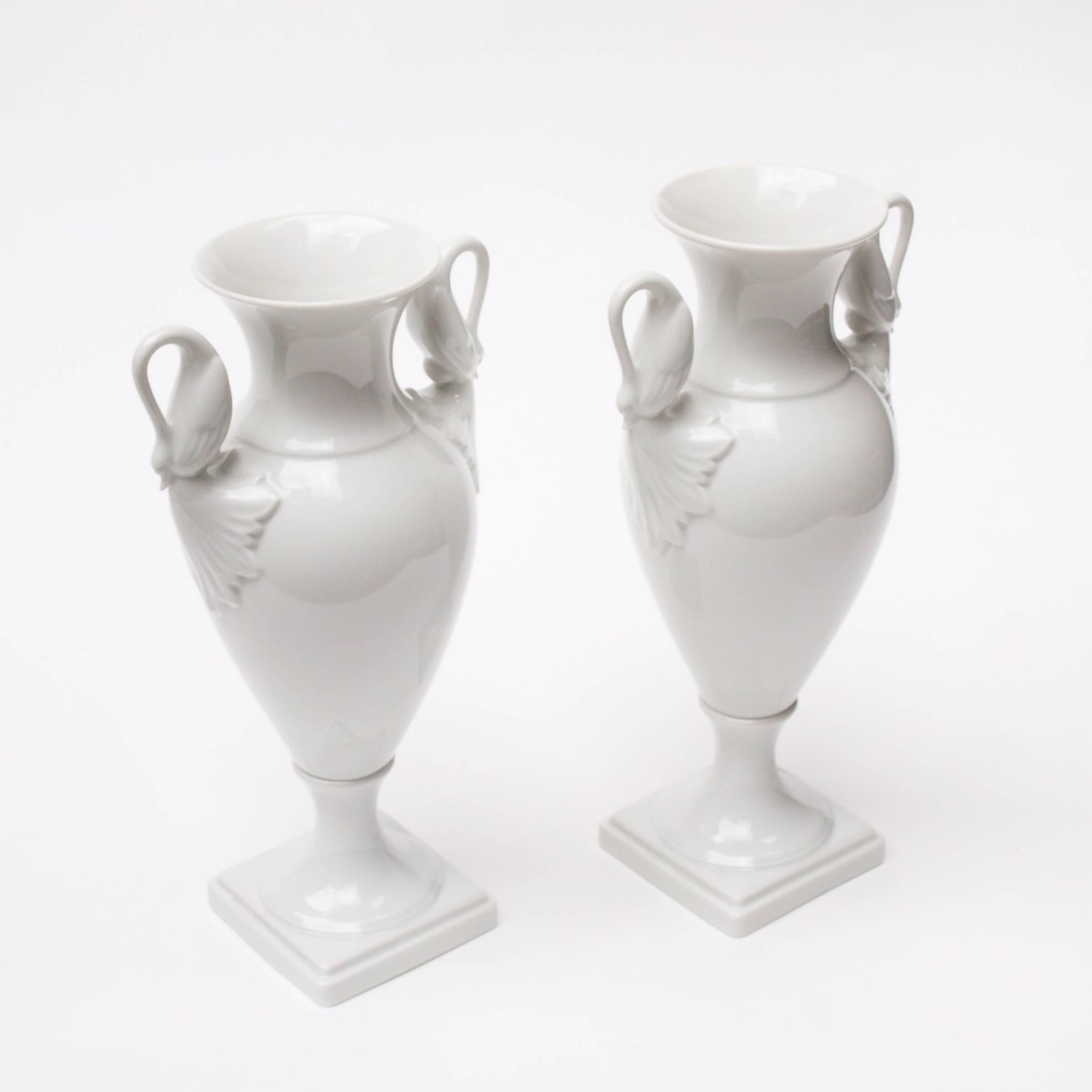 German Pair of 1960s Porcelain Classical Swan Vases by Alboth & Kaiser