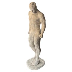 Scultura in gesso di un atleta in piedi dei primi del Novecento
