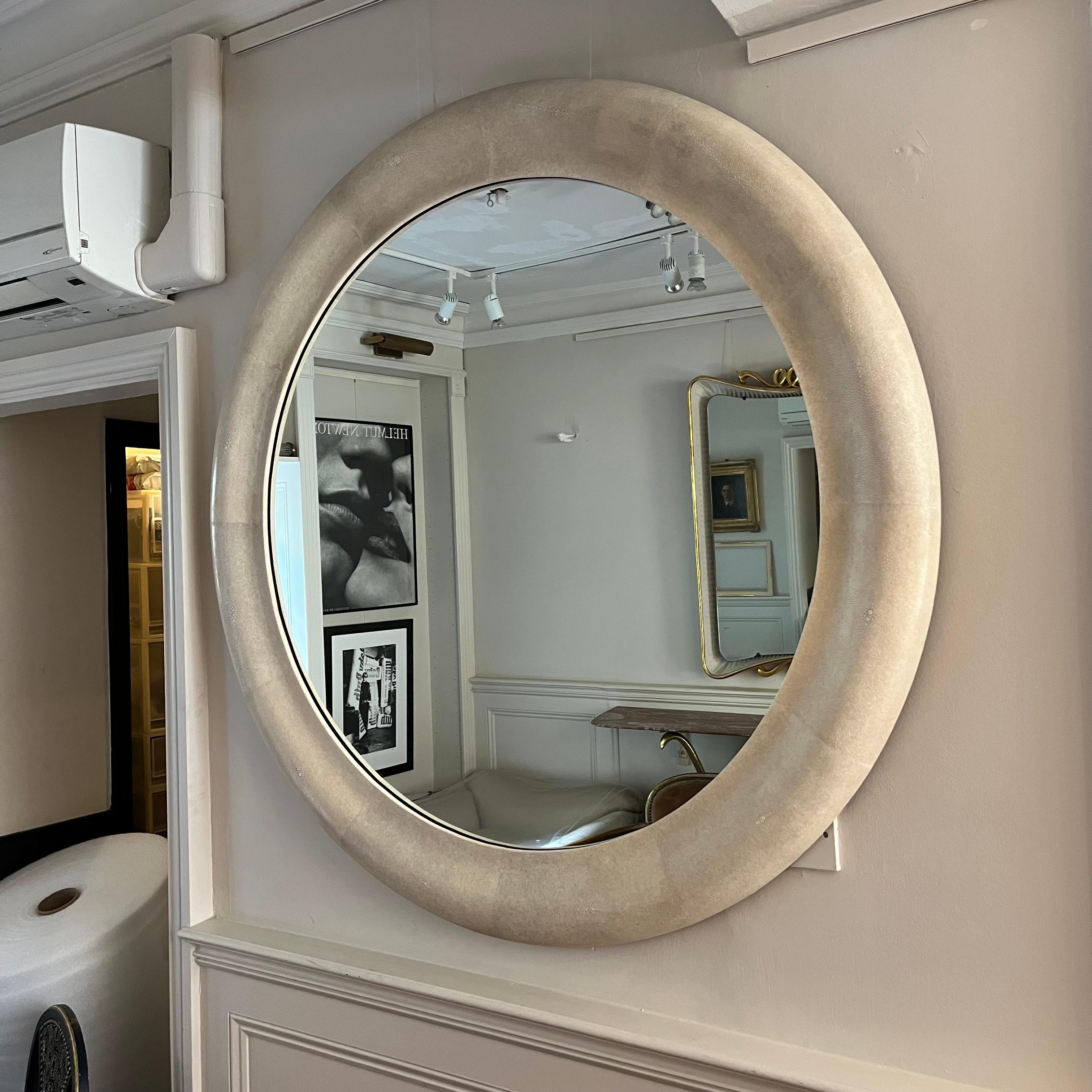 French 1980s Large Circular Shagreen Mirror In Good Condition For Sale In CA, CA