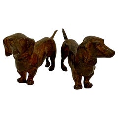 Pierre Chenet Pareja de perros salchicha Scupltures de bronce Sello de fundición