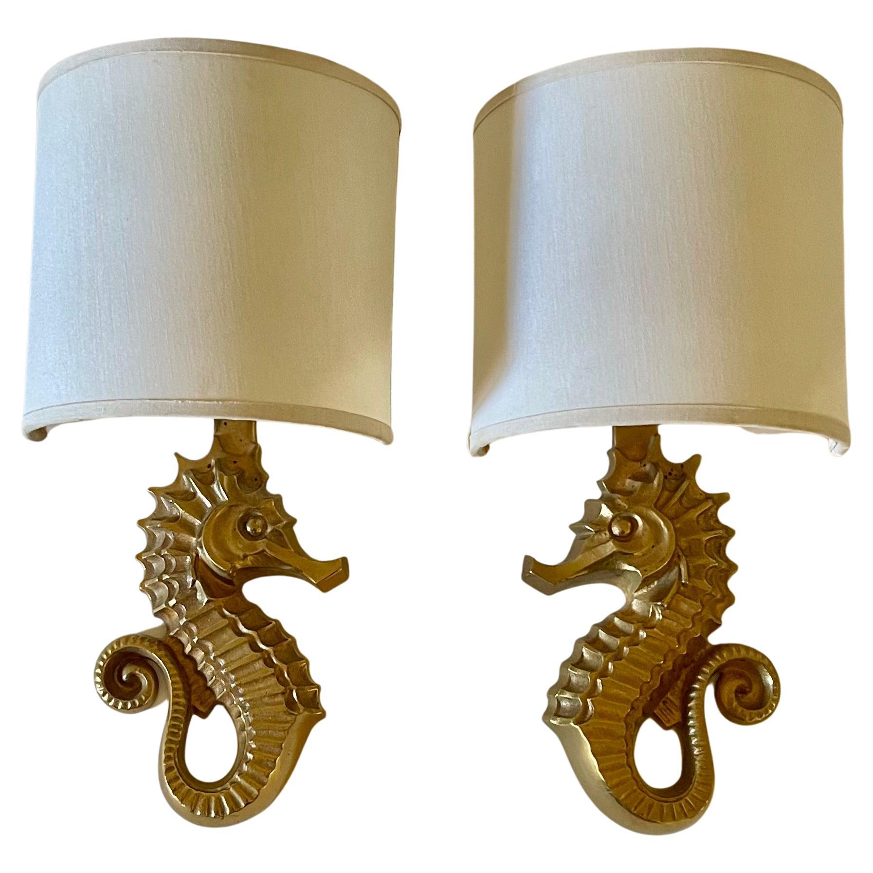 Guillemard Lampes murales hippocampe en bronze doré circa 1940 en vente