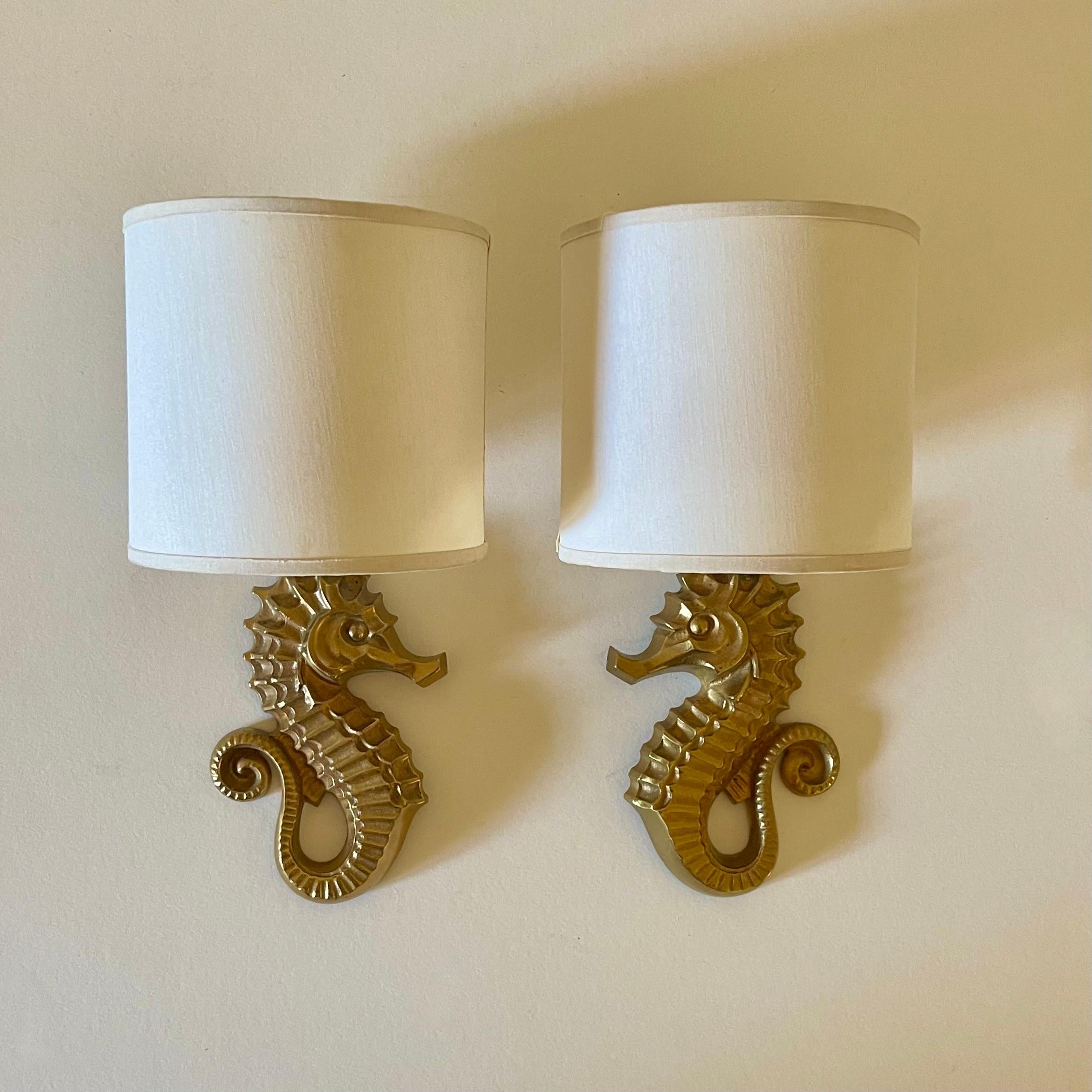 Art déco Guillemard Lampes murales hippocampe en bronze doré circa 1940 en vente