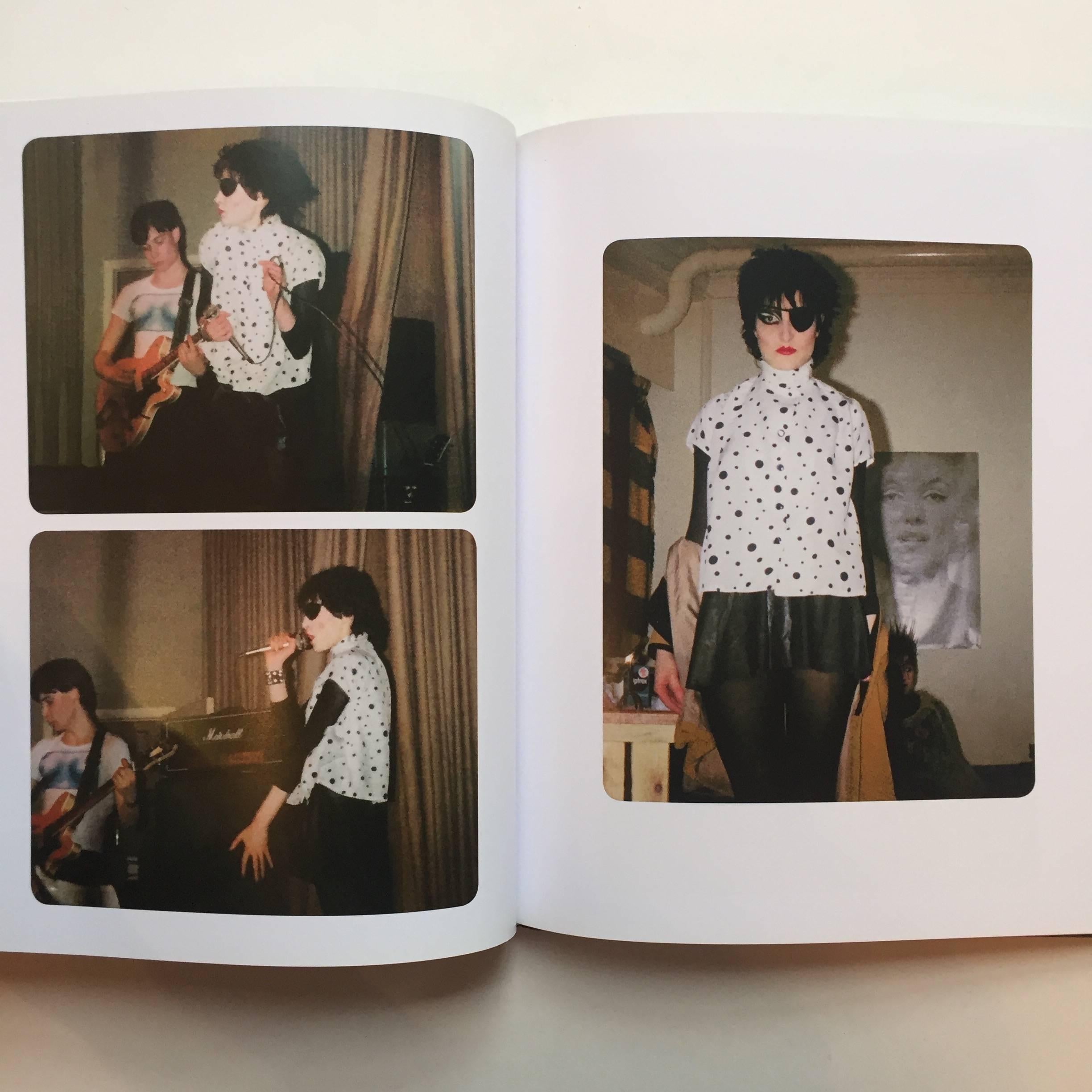 Simon Barker, Punk's Dead, Firmado Británico en venta