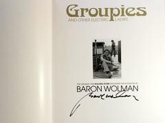 „Groupies and Other Electric Ladies“ – Baron Wolman – Signierte Erstausgabe, ACC, 2015