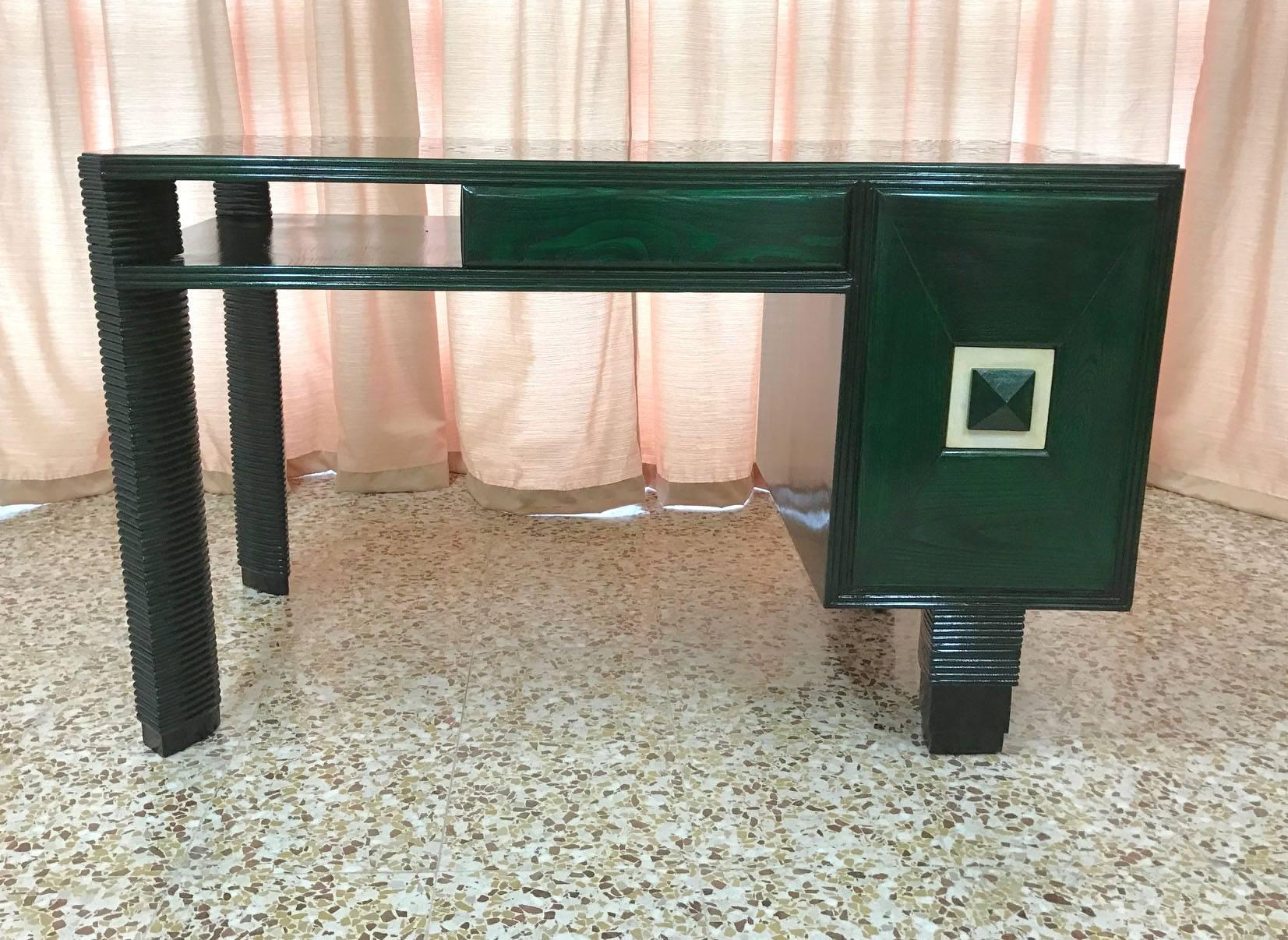 Exclusive 1930s Art Deco Desk, Italy im Zustand „Gut“ in Meda, MB