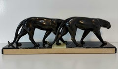 Sculpture Art déco française représentant une paire de panthères, réalisée par Maurice Font, années 1930