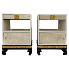 Paire de tables de chevet Art déco italiennes en parchemin, feuille d'or et laque noire, années 40