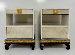 Paire de tables de chevet Art déco italiennes en parchemin, feuille d'or et laque noire, années 40