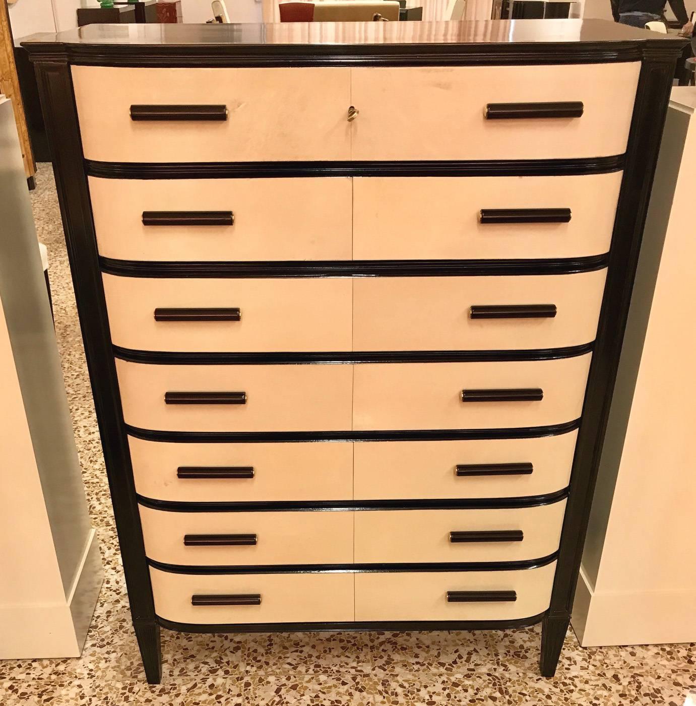 1940s dressers with black lacquered structure and parchment drawers.
The handles are made of black solid wood and brass.