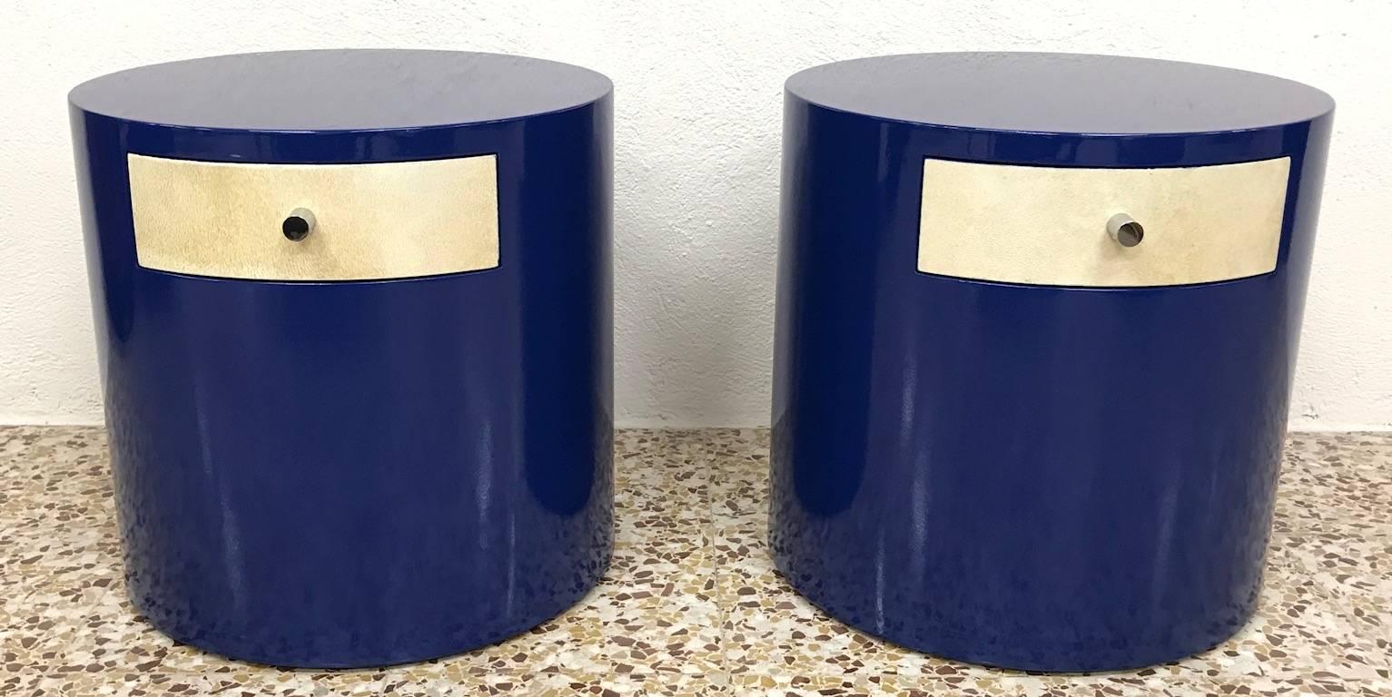 This unique pair of Mid-Century Modern nightstands feature a cylindrical shape and have a wonderful blue color. The drawers are in fine parchment and the handles are in chrome.