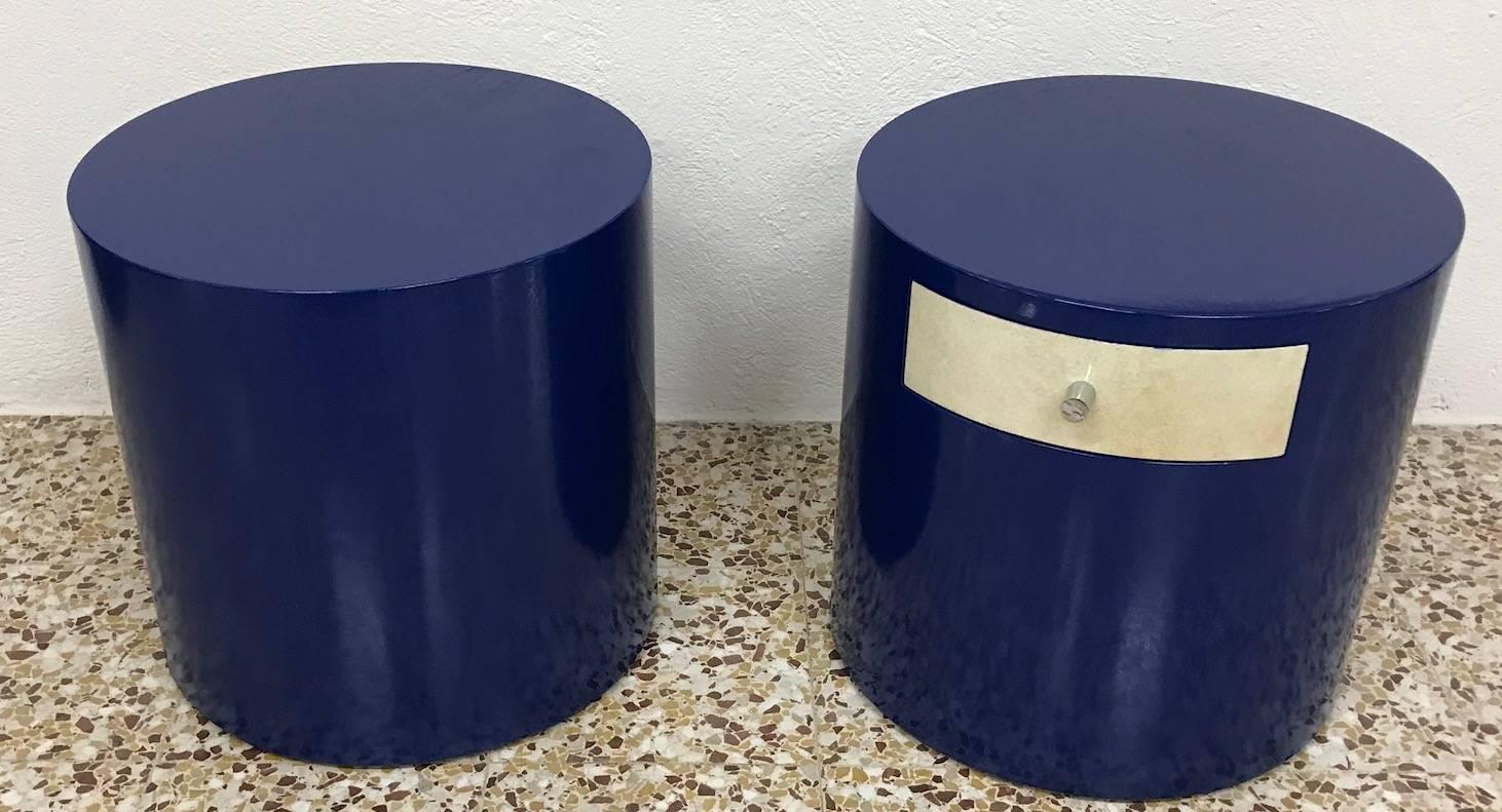 Pair of Mid-Century Modern Blue and Parchment Nightstands, 1970s In Excellent Condition In Meda, MB