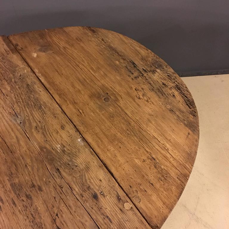 Swedish Oval Pine Wood Gateleg Table, 18th Century For Sale at 1stDibs