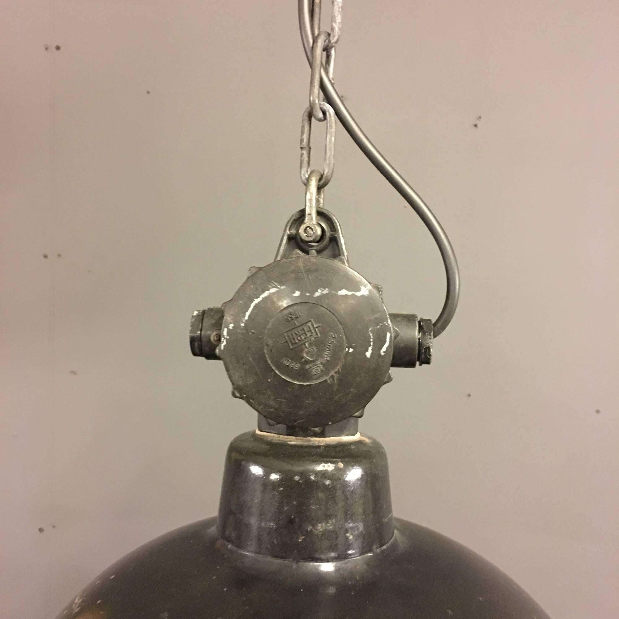 This enamel factory light has been restored and rewired. Features an E27 porcelain socket. two pieces available. These lights come with an 100cm long chain.