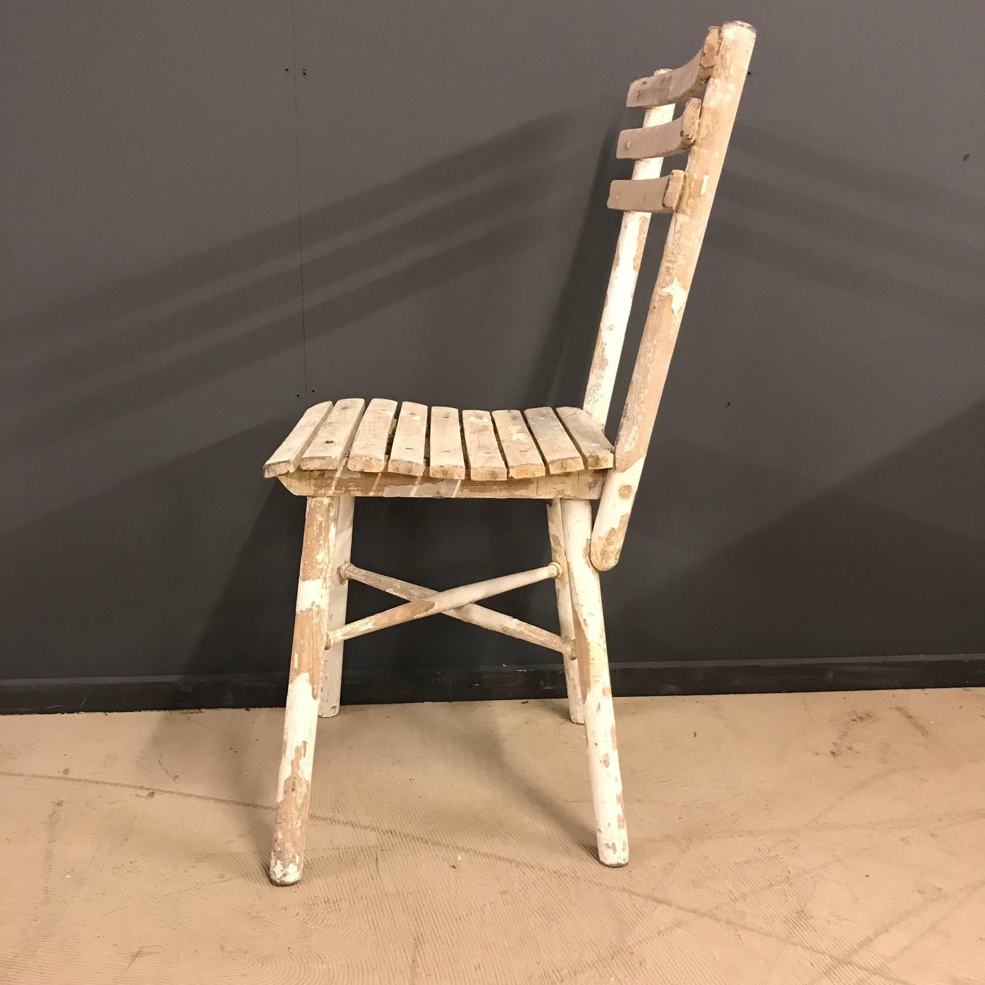 White Distressed Wooden Chair In Distressed Condition For Sale In Ulft, Gelderland