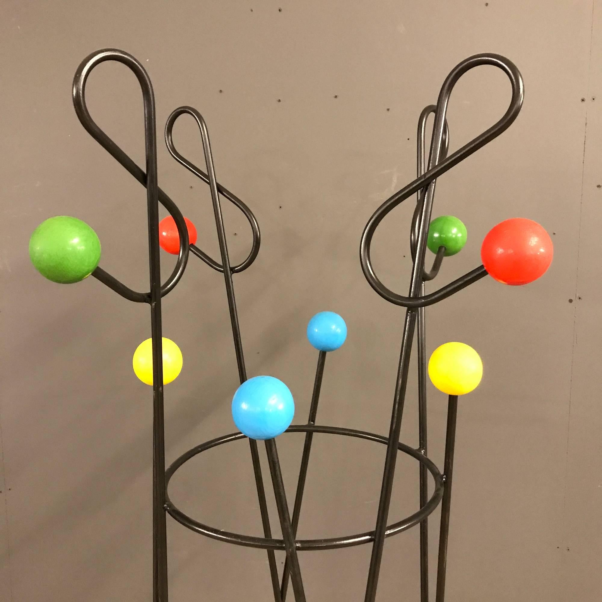 Vintage design coat stand by the French designer Roger Ferraud. Made in France during the 1960s. Remains in good condition.