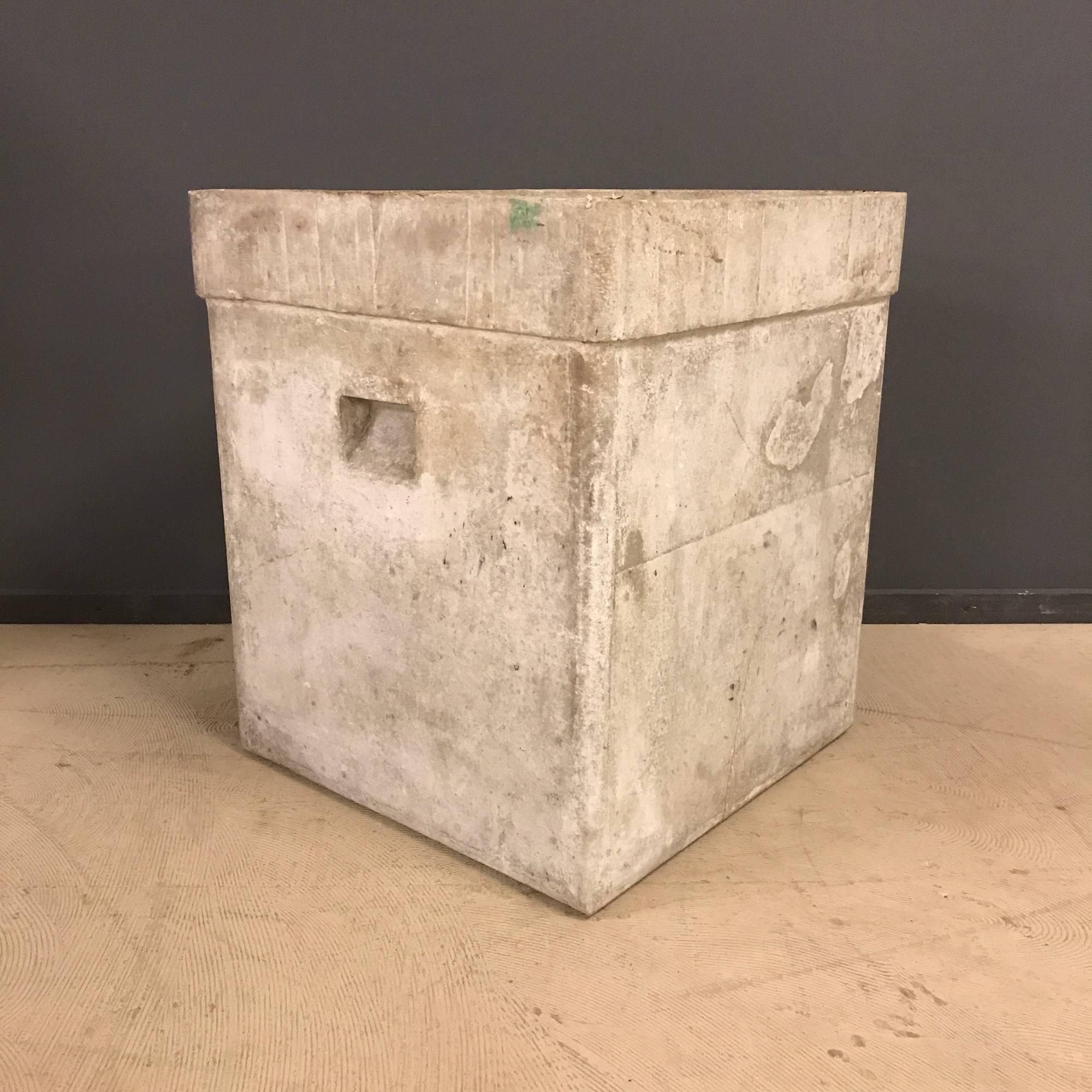 Big square planters by Willy Guhl for Eternit, Swiss, 1970s. Both planters have two handles and a nice patina. Both remain in very good condition.
 
Size of this square planter by Willy Guhl
Measures: 54 x 54 x 64 cm.
 