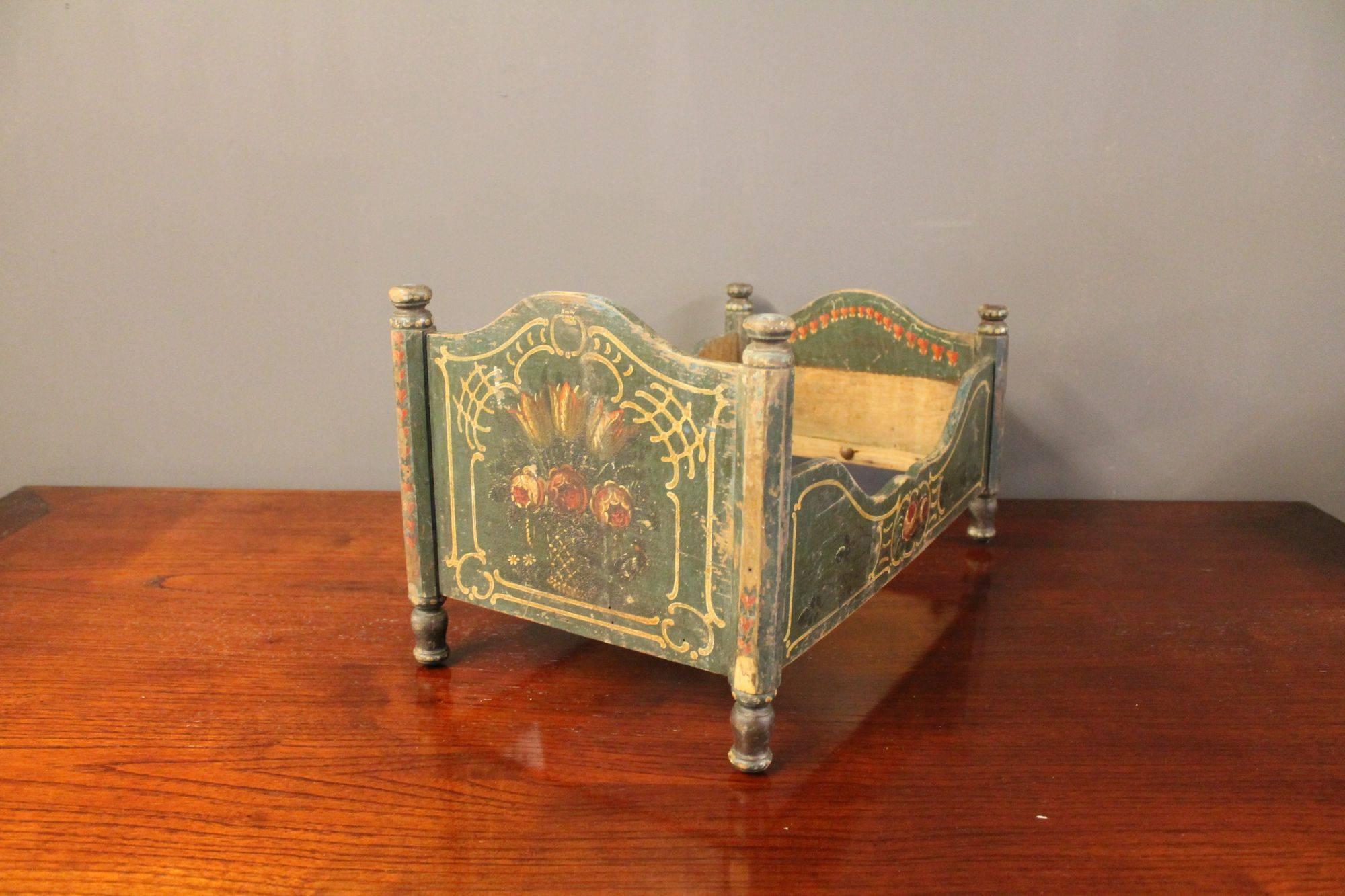 Antique Hand-Painted Miniature Bed, Germany, 1860s In Good Condition For Sale In Ulft, Gelderland