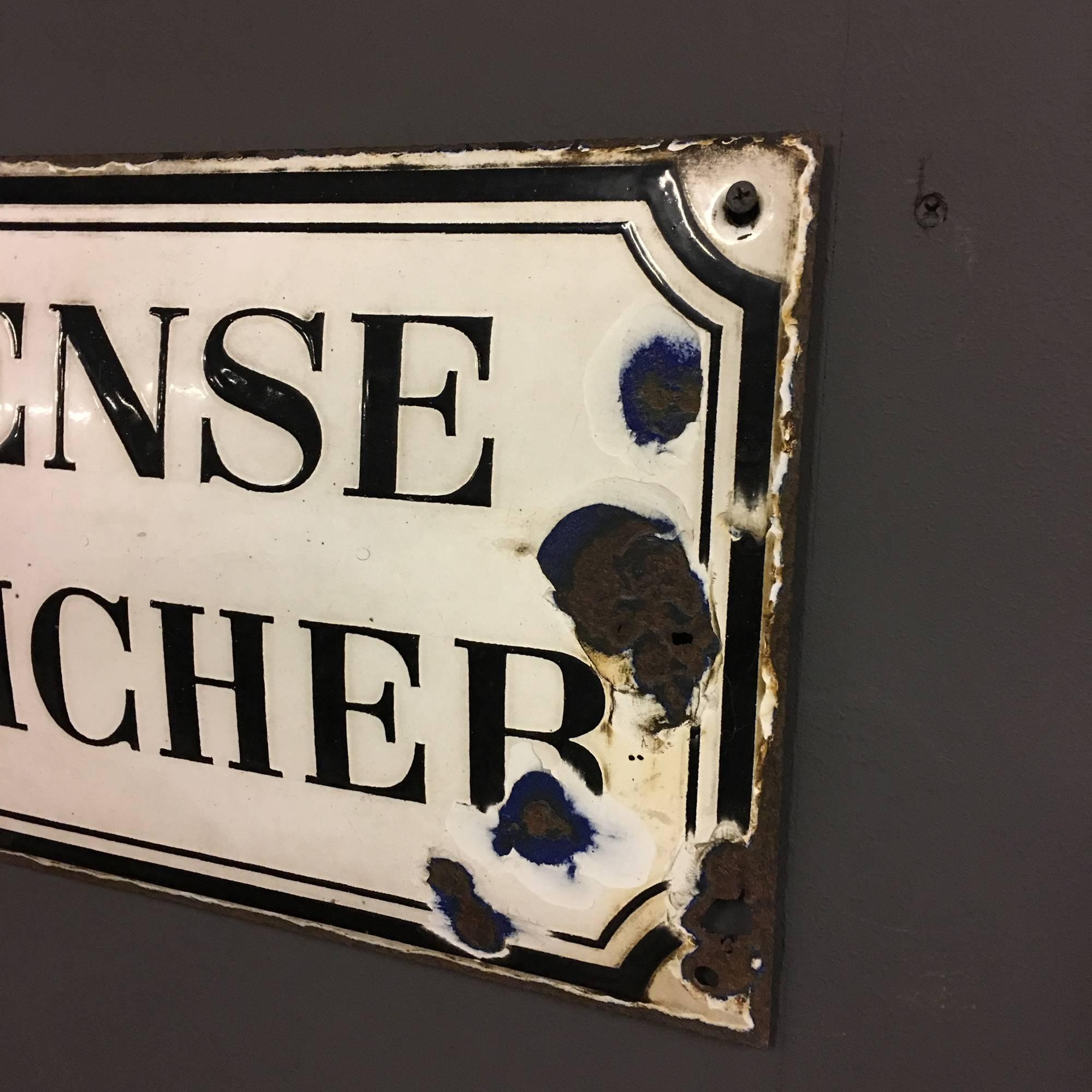 Enamel convex sign Defense d'Afficher. Forbidden to place Stickers, posters etc. Nice thick enamel. Remains in fair condition.