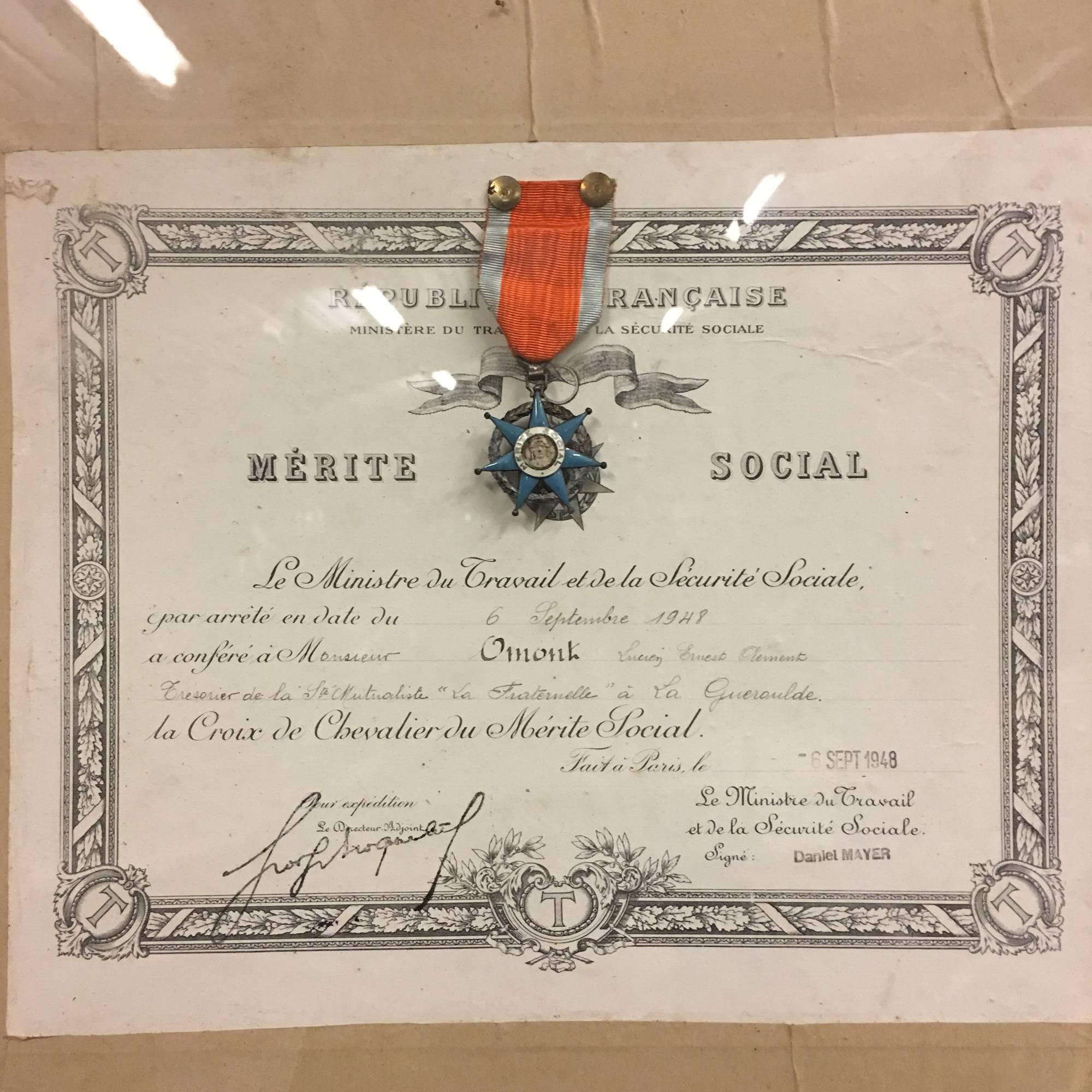 Mid-20th Century Order of Societal Merit 1948, France with Authentic Medal For Sale