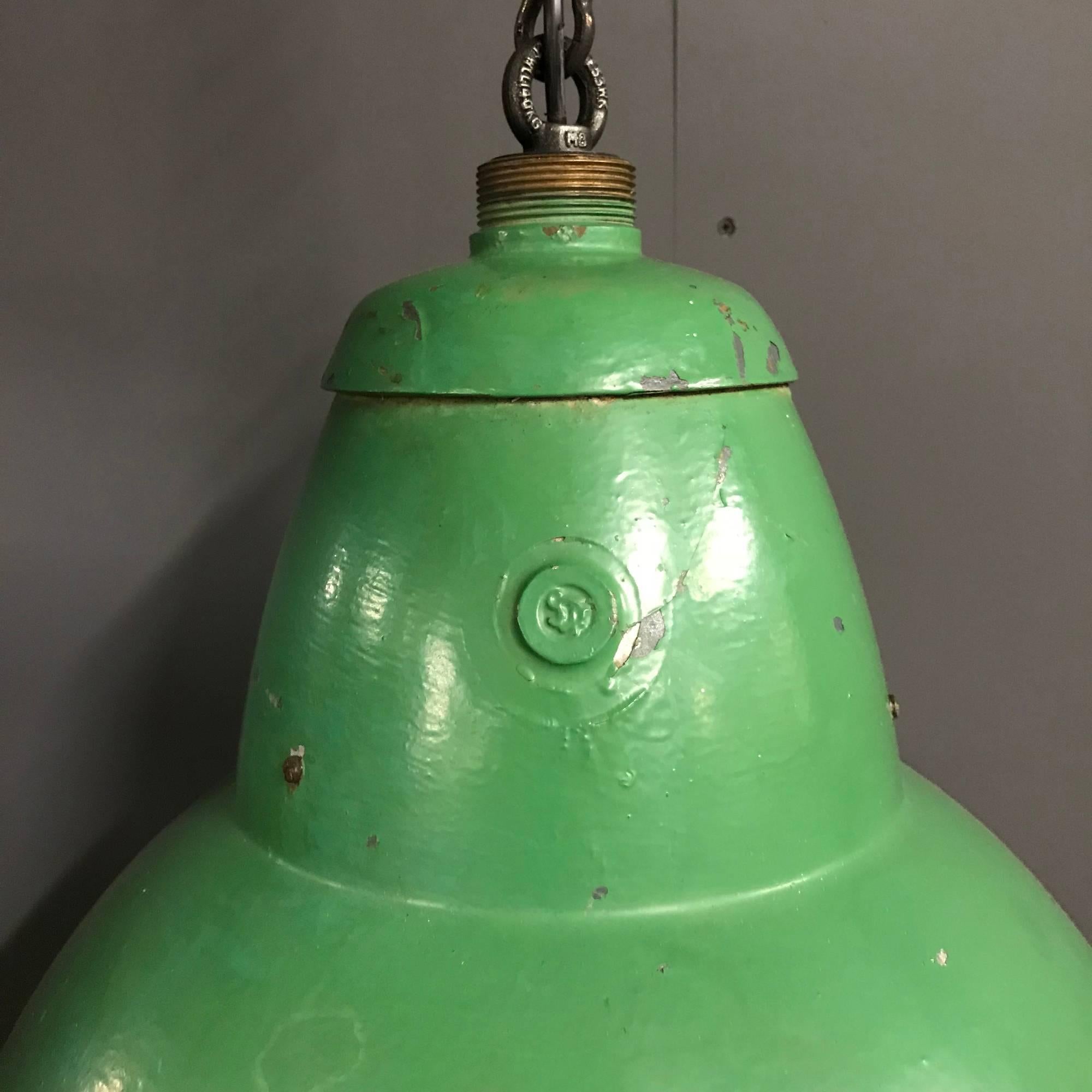 One-Piece Green Metal Factory Pendant In Good Condition For Sale In Ulft, Gelderland
