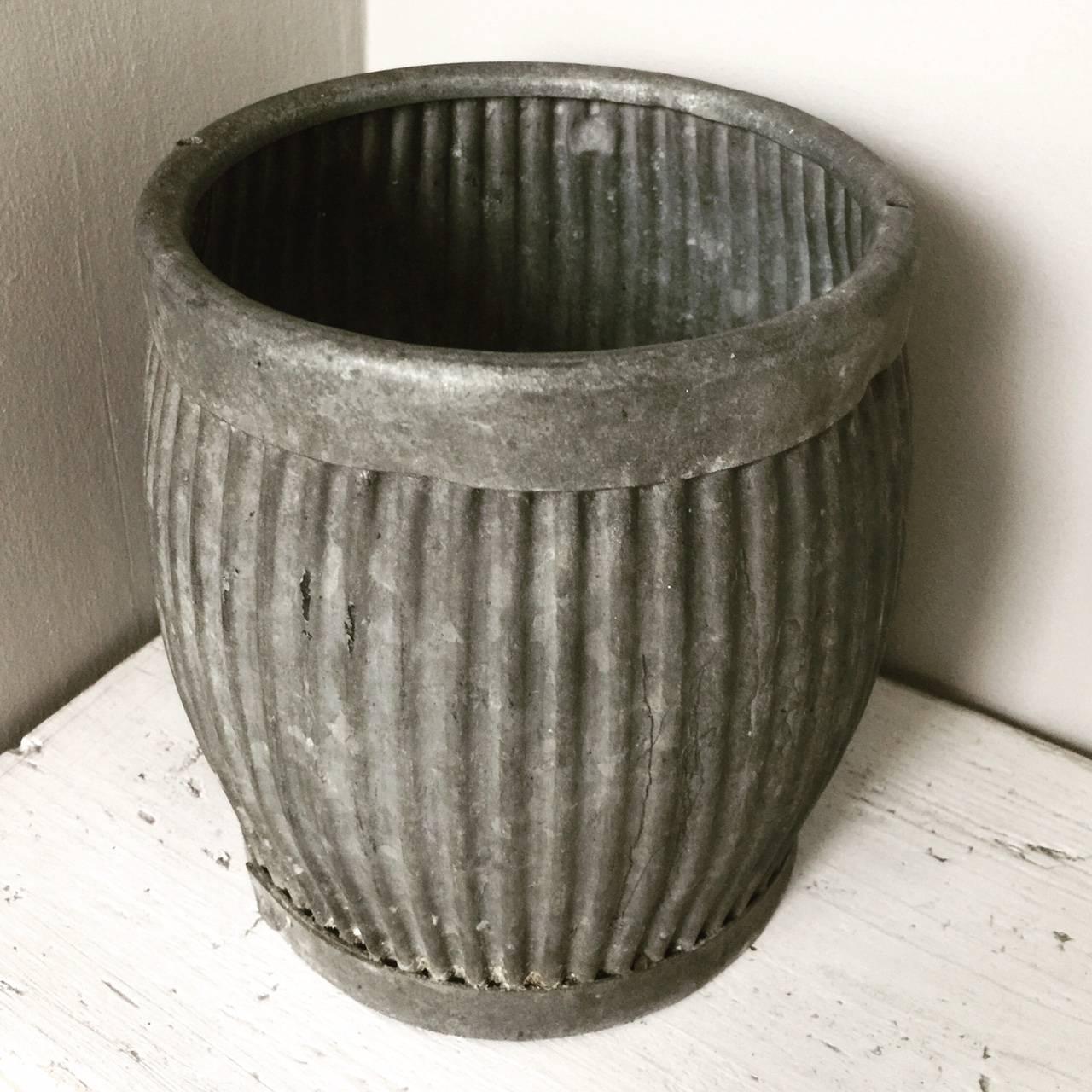 Rare vintage antique salesman’s sample zinc galvanised wash dolly pos tub with a ribbed designe pattern.
