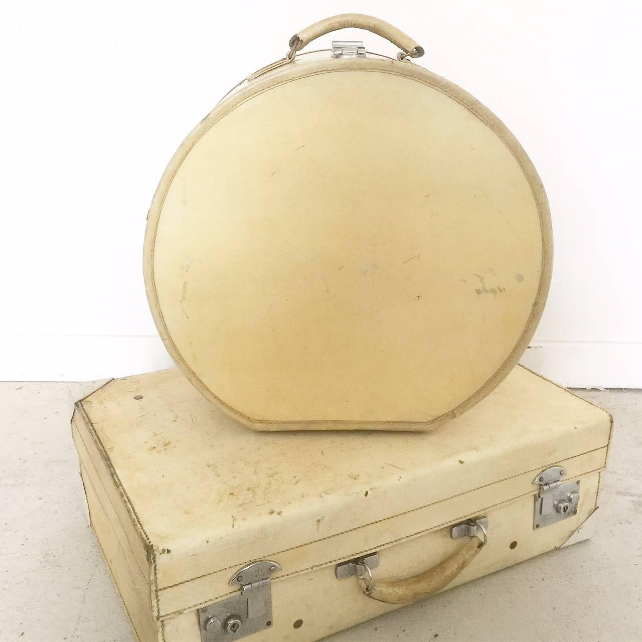 Vintage vellum luggage suitcase trunk  In Good Condition For Sale In Hartlepool, GB