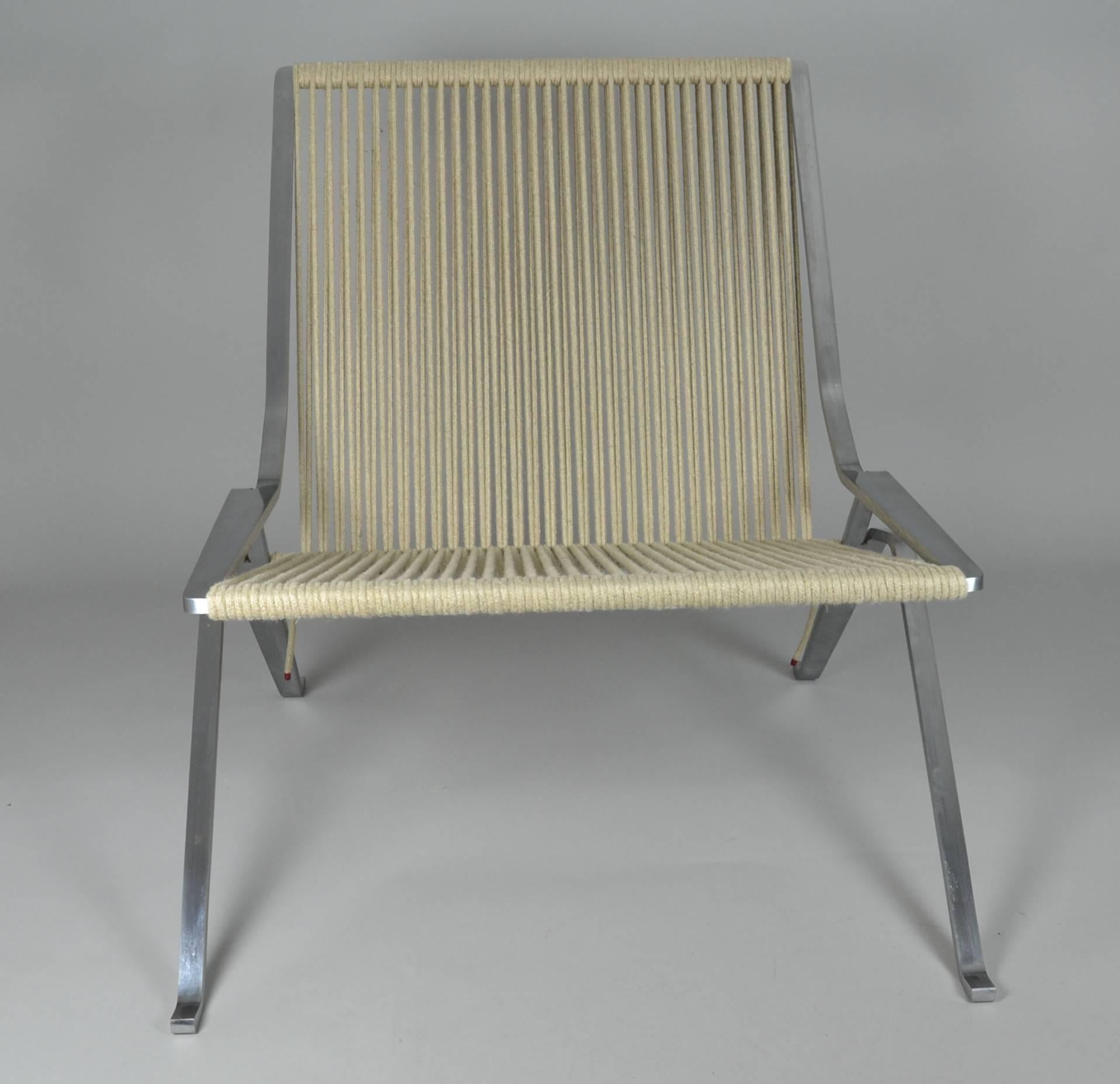 Designed by Poul Kjærholm in 1952, produced by Fritz Hansen in 2000.
Matte chromed spring steel with natural flag halyard.
   