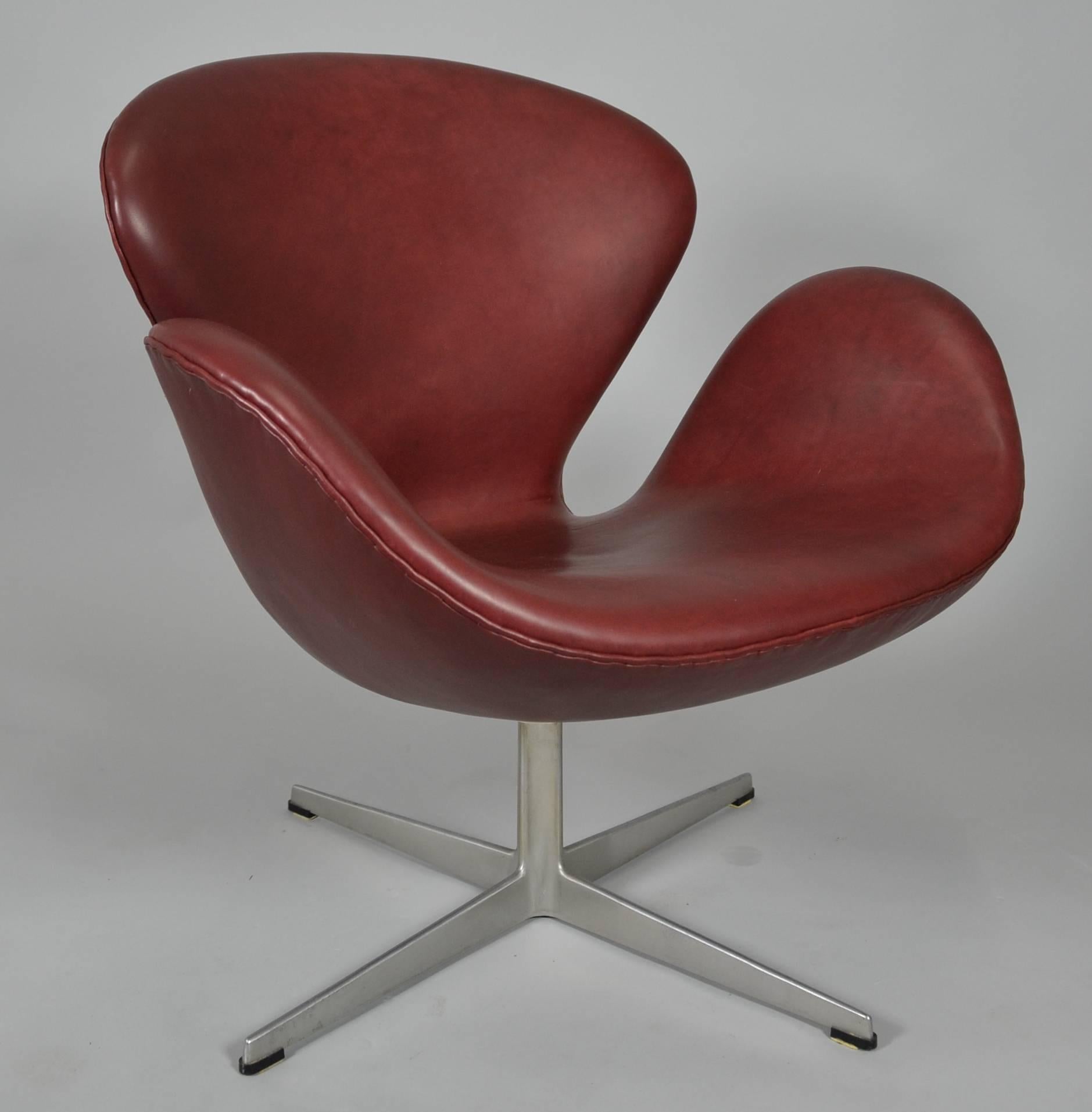Danish Pair of Swan Chairs by Arne Jacobsen in Bordeaux Leather