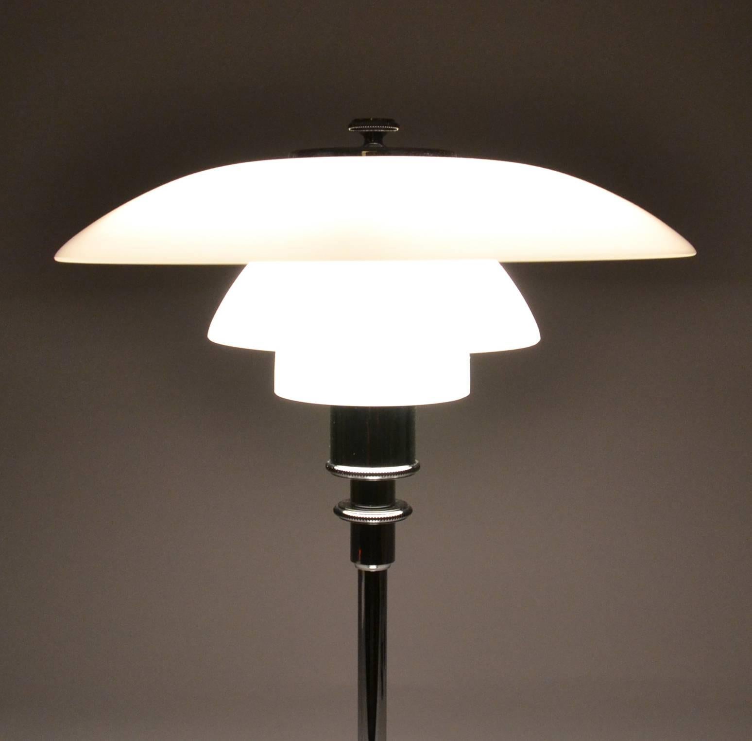 Scandinavian Modern Poul Henningsen, Louis Poulsen PH 2/1 Table Lamp For Sale