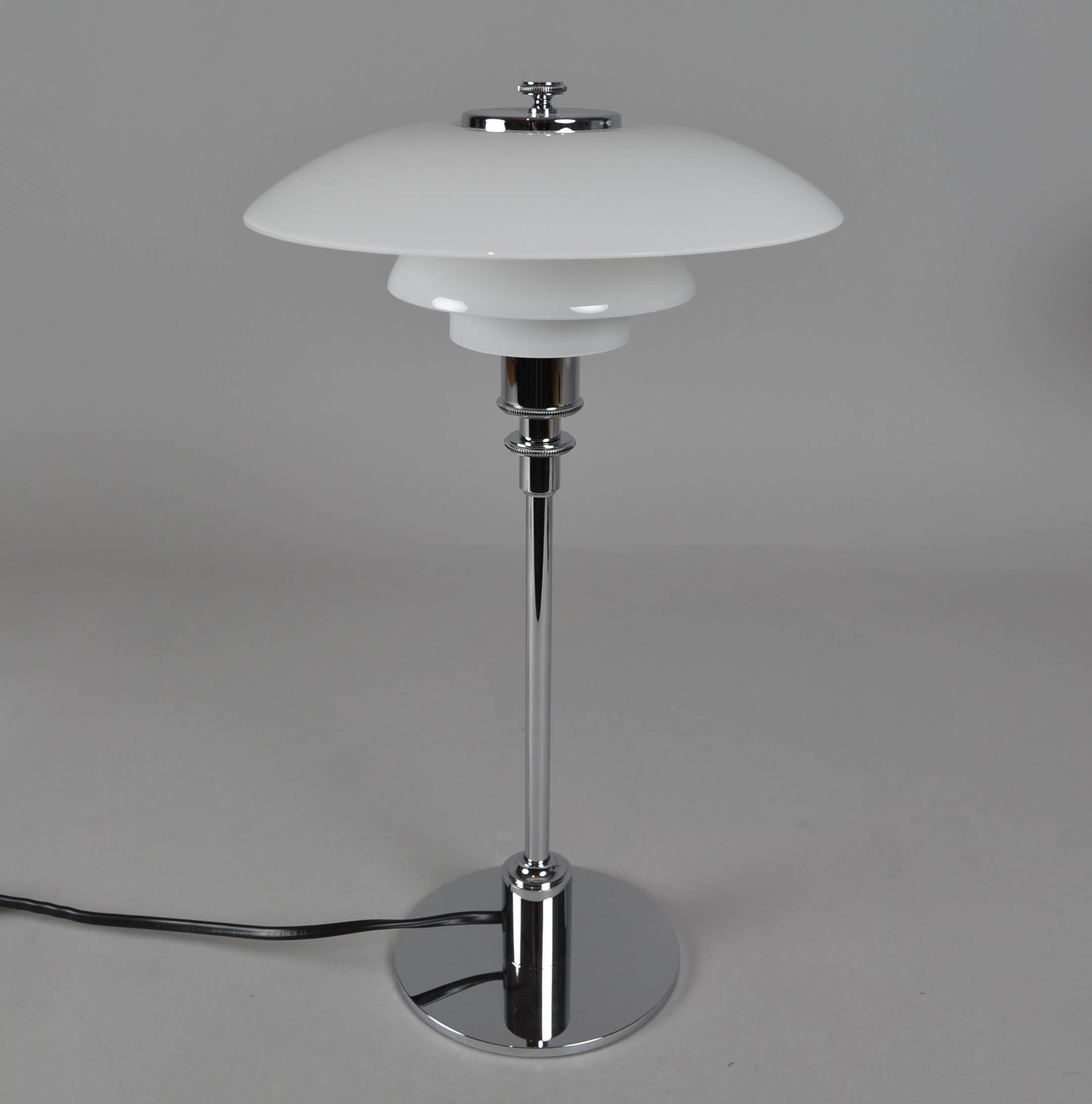 Poul Henningsen, Louis Poulsen PH 2/1 Table Lamp In Excellent Condition For Sale In Hamburg, DE