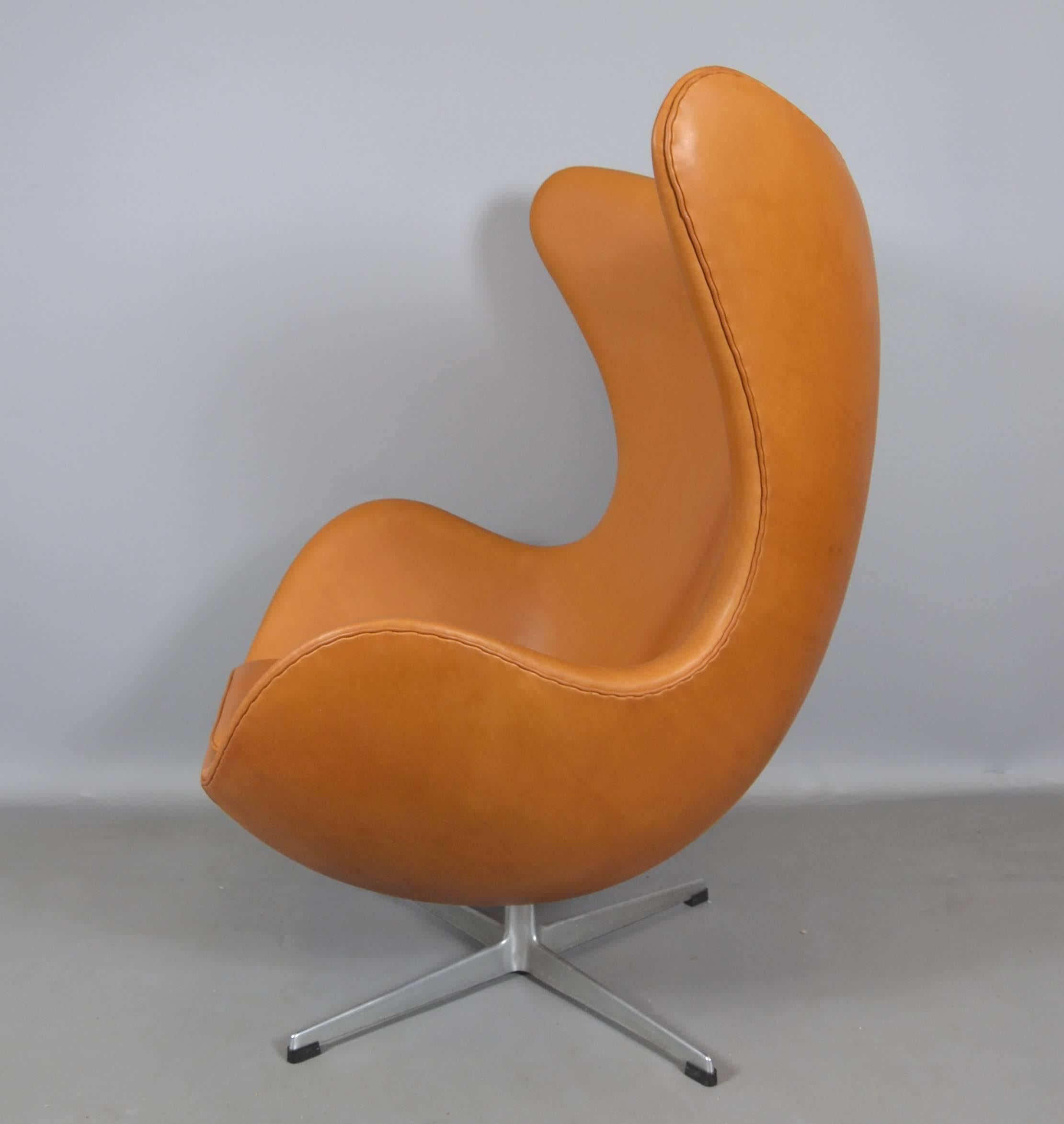 Danish Arne Jacobsen Egg Chair by Fritz Hansen, circa 1970 For Sale