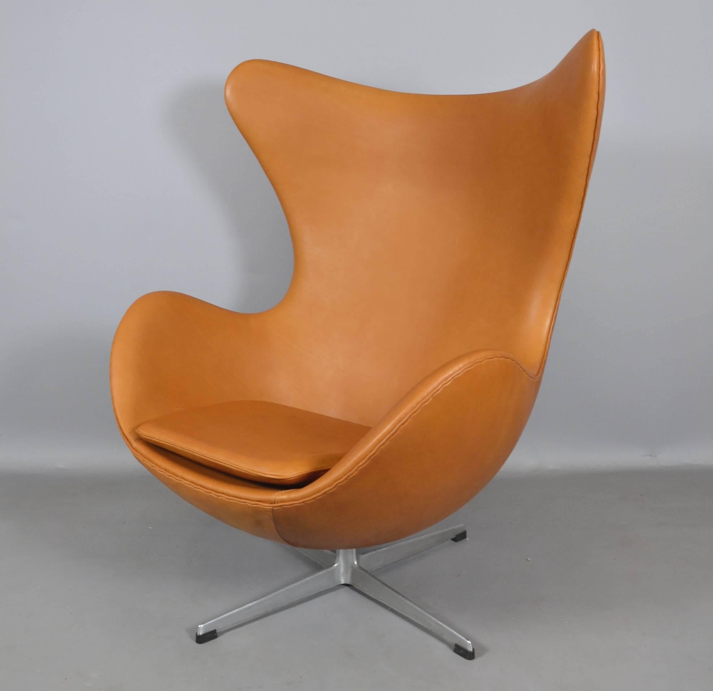 Mid-Century Modern Arne Jacobsen Egg Chair by Fritz Hansen, circa 1970 For Sale