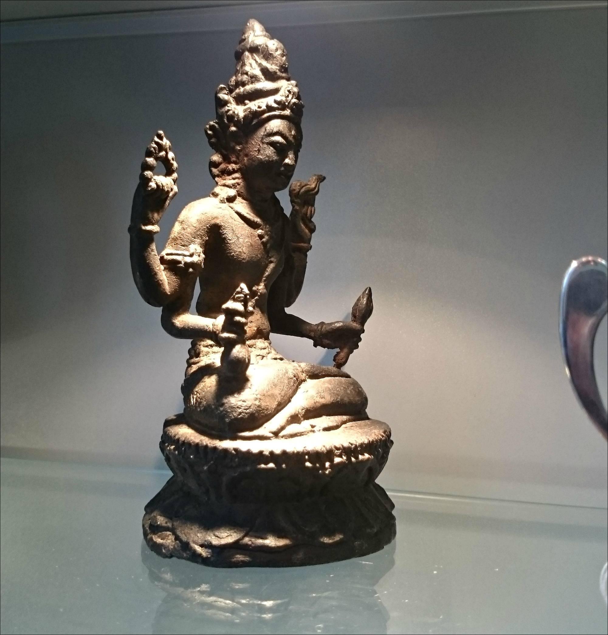 An antique 19th Century Statue of Lord Shiva  In Fair Condition For Sale In Hove, GB