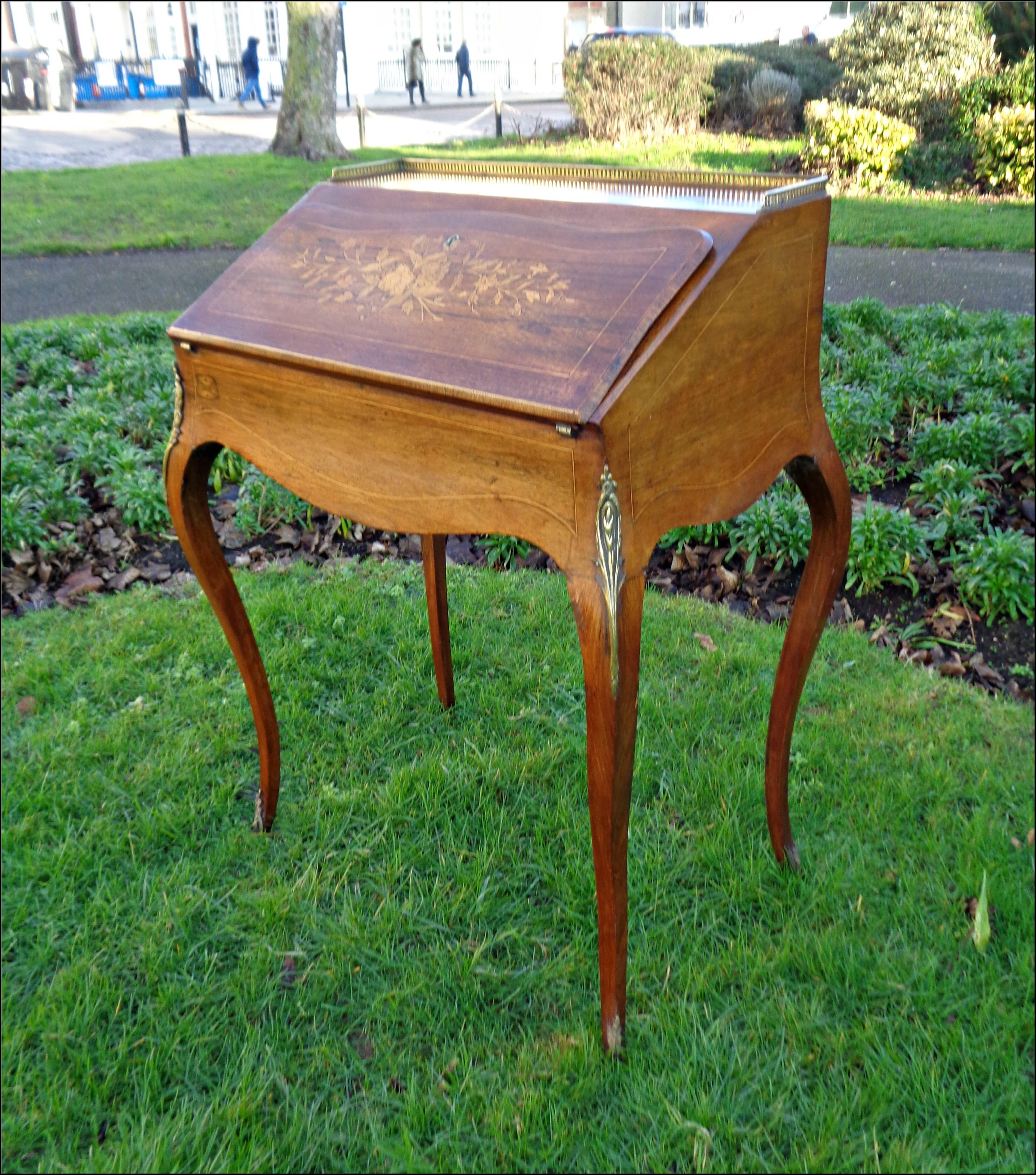 Late 19th Century French Bureau, Ladies Writing Desk For Sale 3